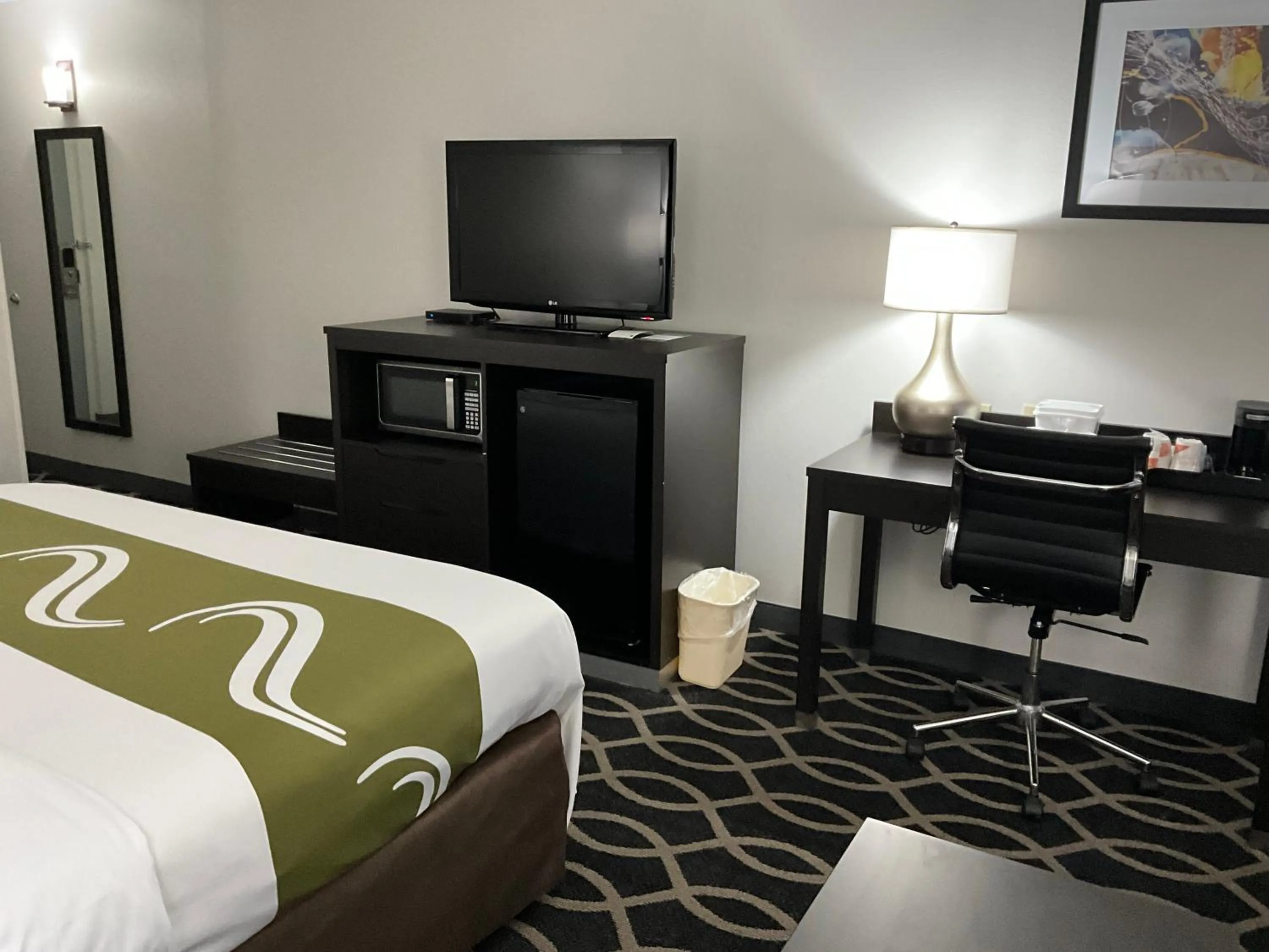 TV and multimedia, Bed in Quality Inn Jacksonville near Little Rock Air Force Base