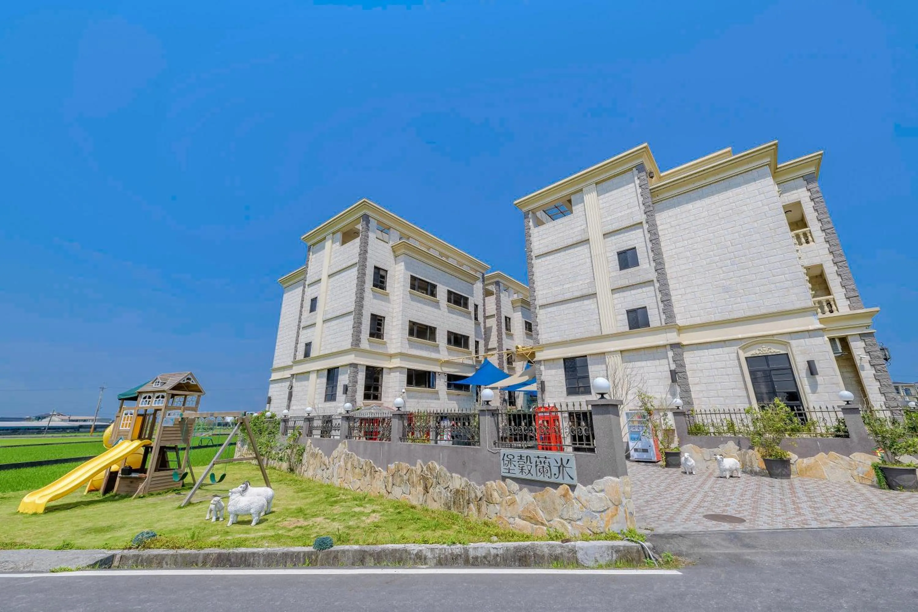 Facade/entrance in Milan Yilan