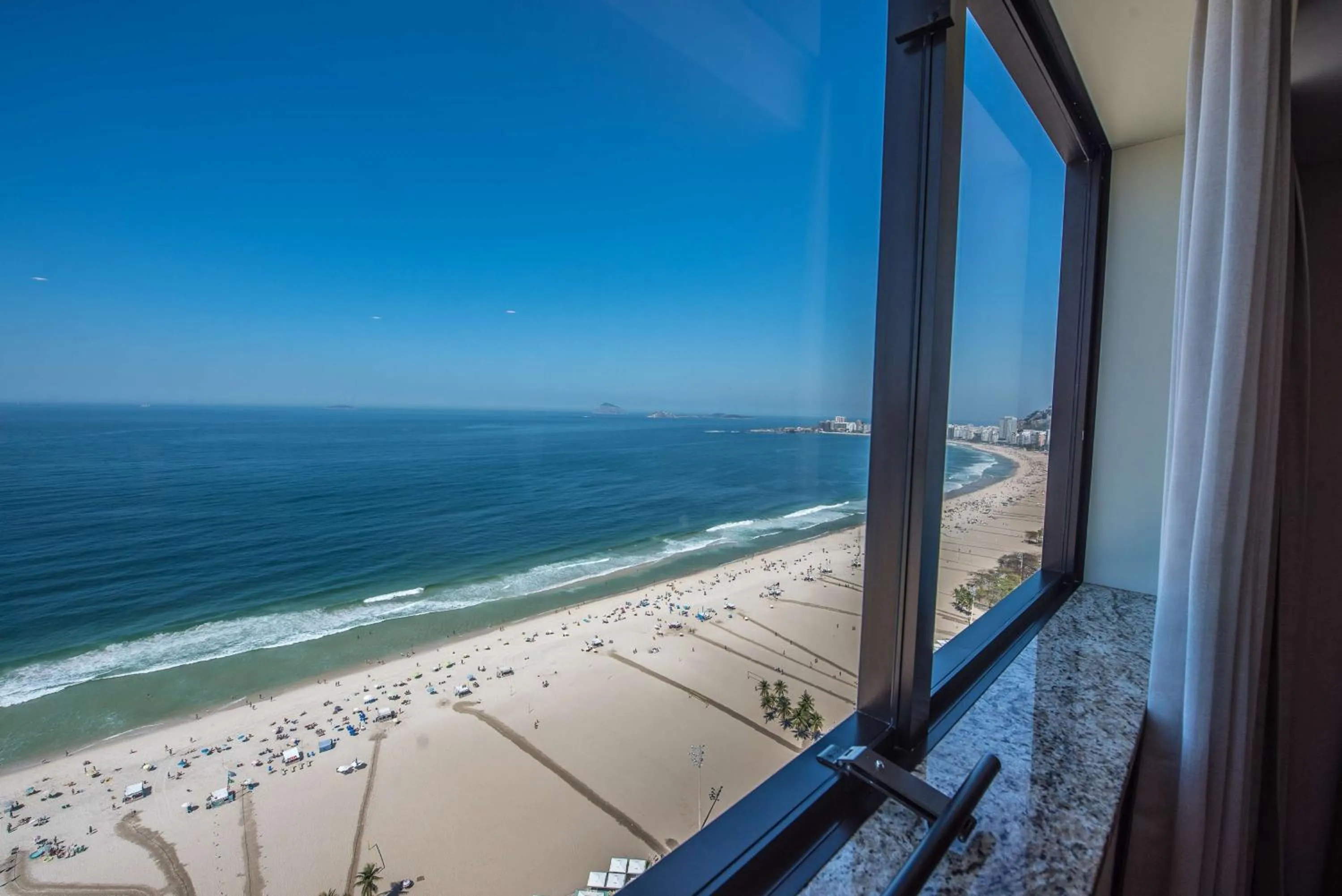 Photo of the whole room in Hilton Copacabana Rio de Janeiro