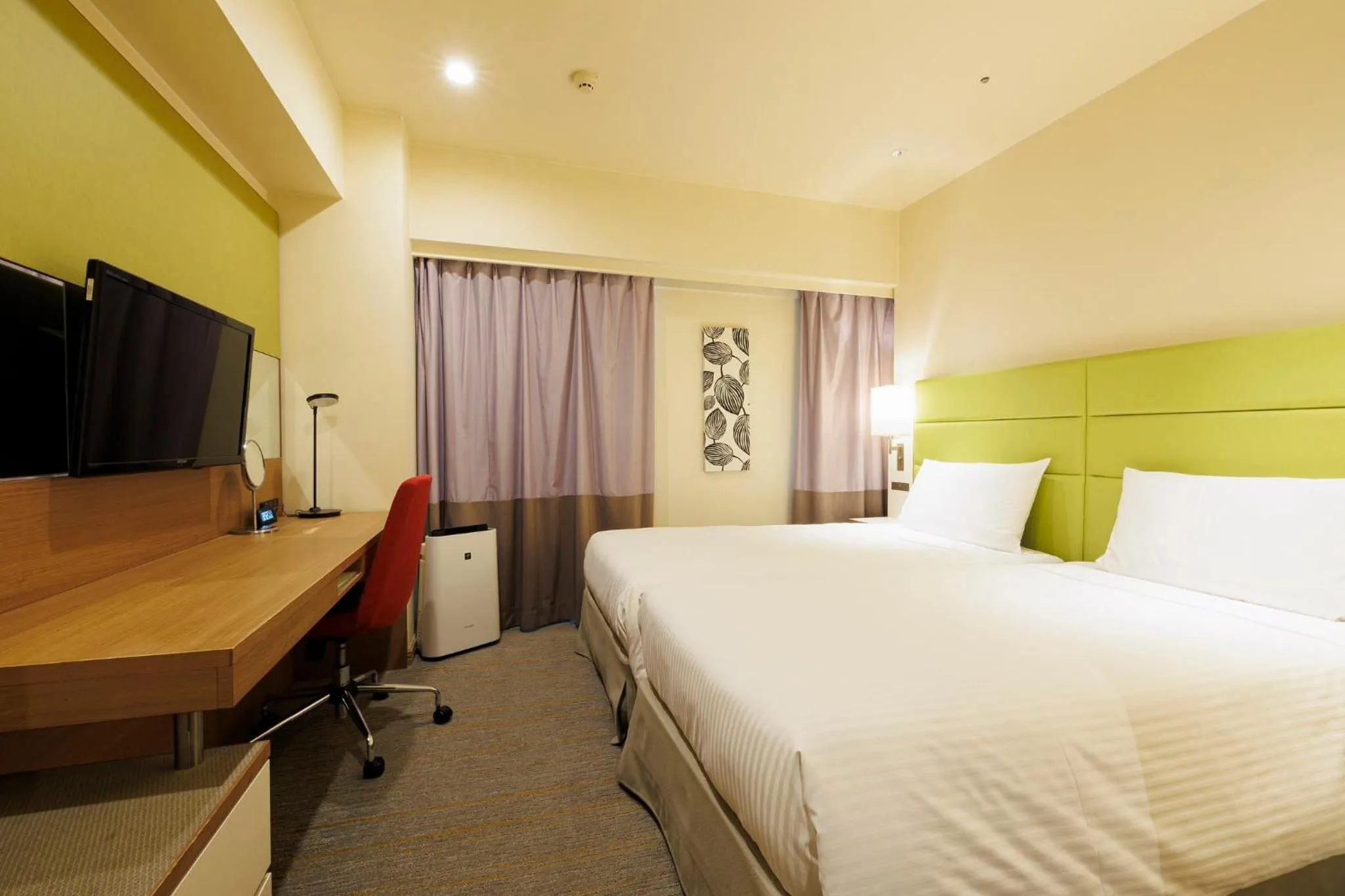 Photo of the whole room, Bed in ANA Holiday Inn Sapporo Susukino by IHG