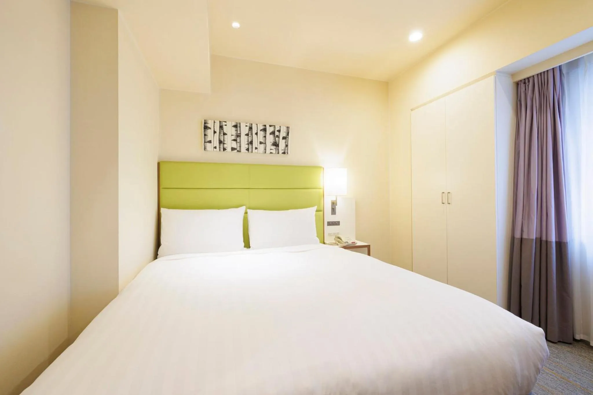 Photo of the whole room, Bed in ANA Holiday Inn Sapporo Susukino by IHG