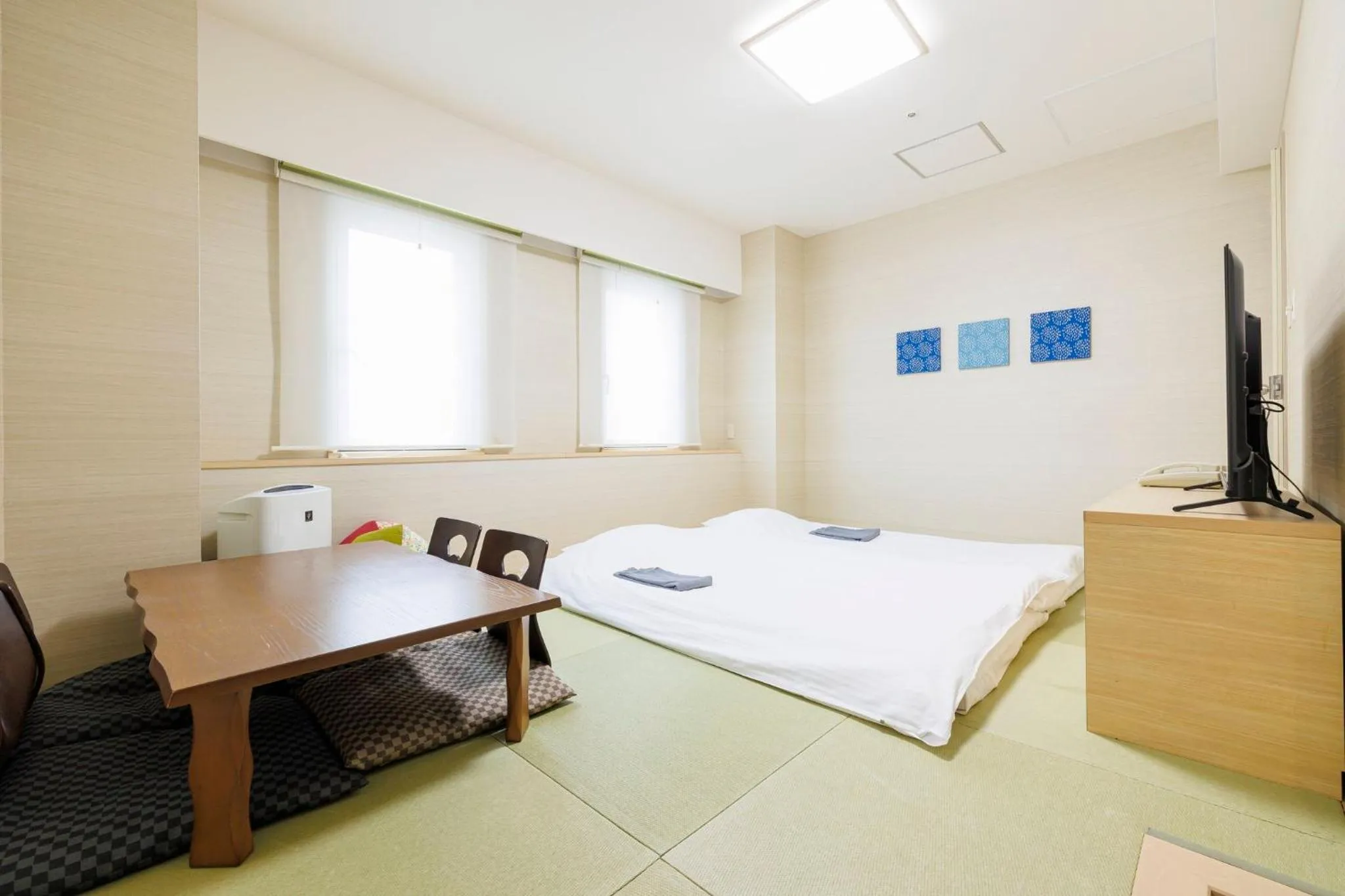 Photo of the whole room, Bed in ANA Holiday Inn Sapporo Susukino by IHG