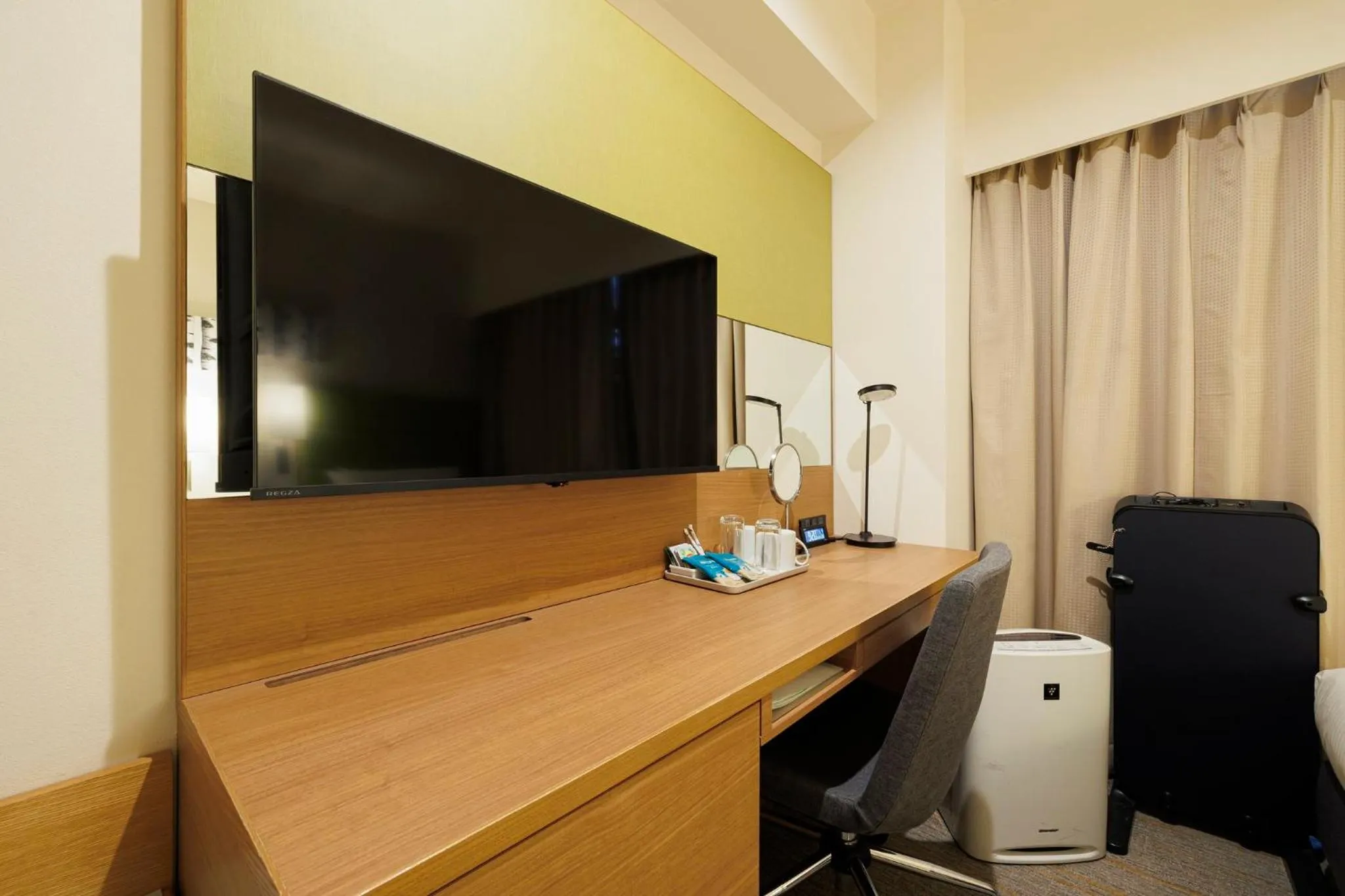 Photo of the whole room in ANA Holiday Inn Sapporo Susukino by IHG