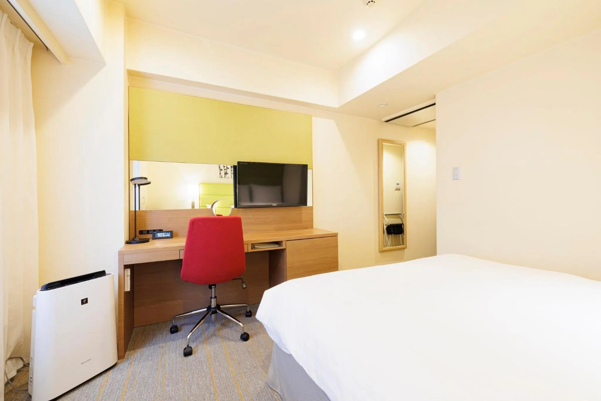 Photo of the whole room, Bed in ANA Holiday Inn Sapporo Susukino by IHG