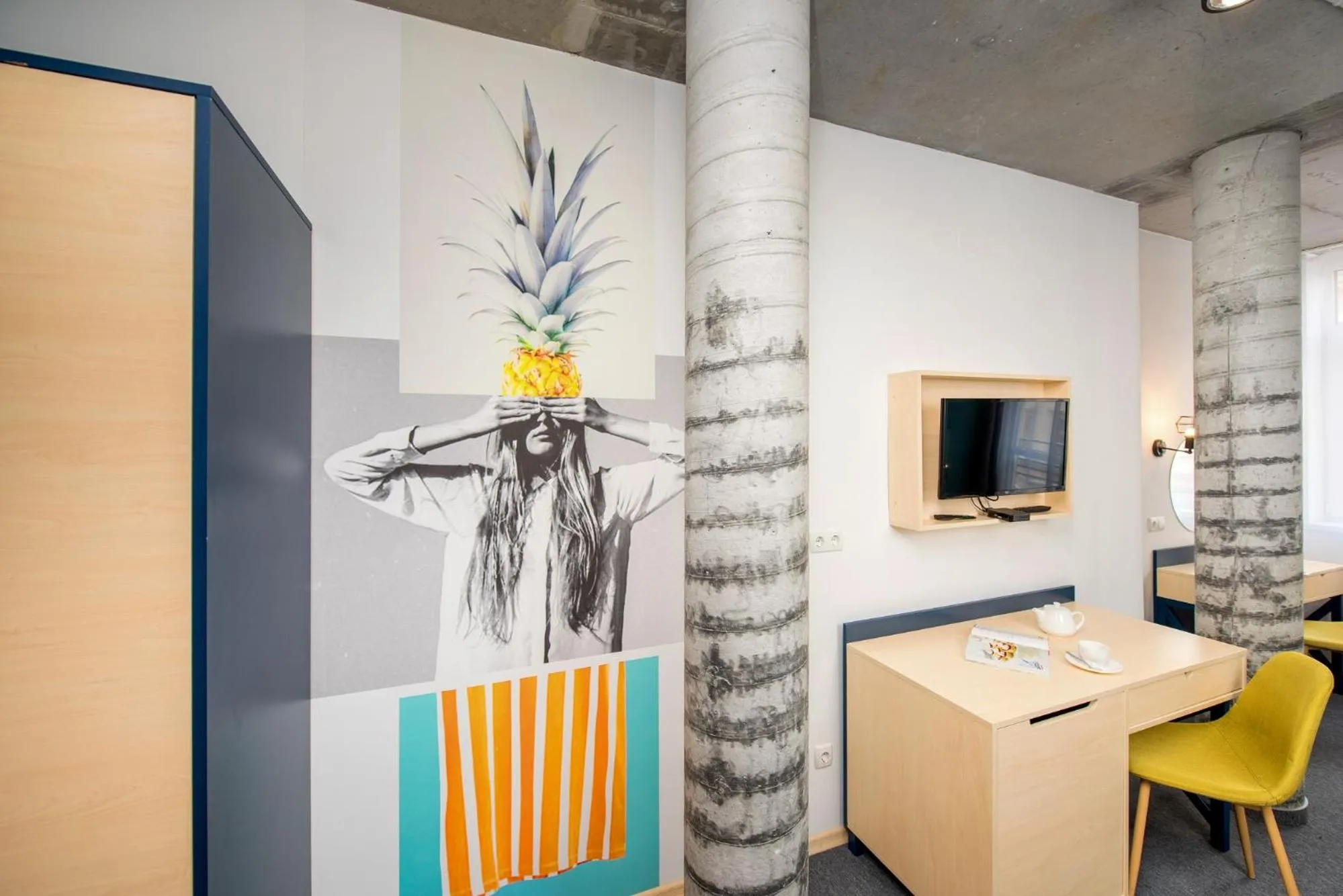 Photo of the whole room in Jam Hotel Hnatyuka