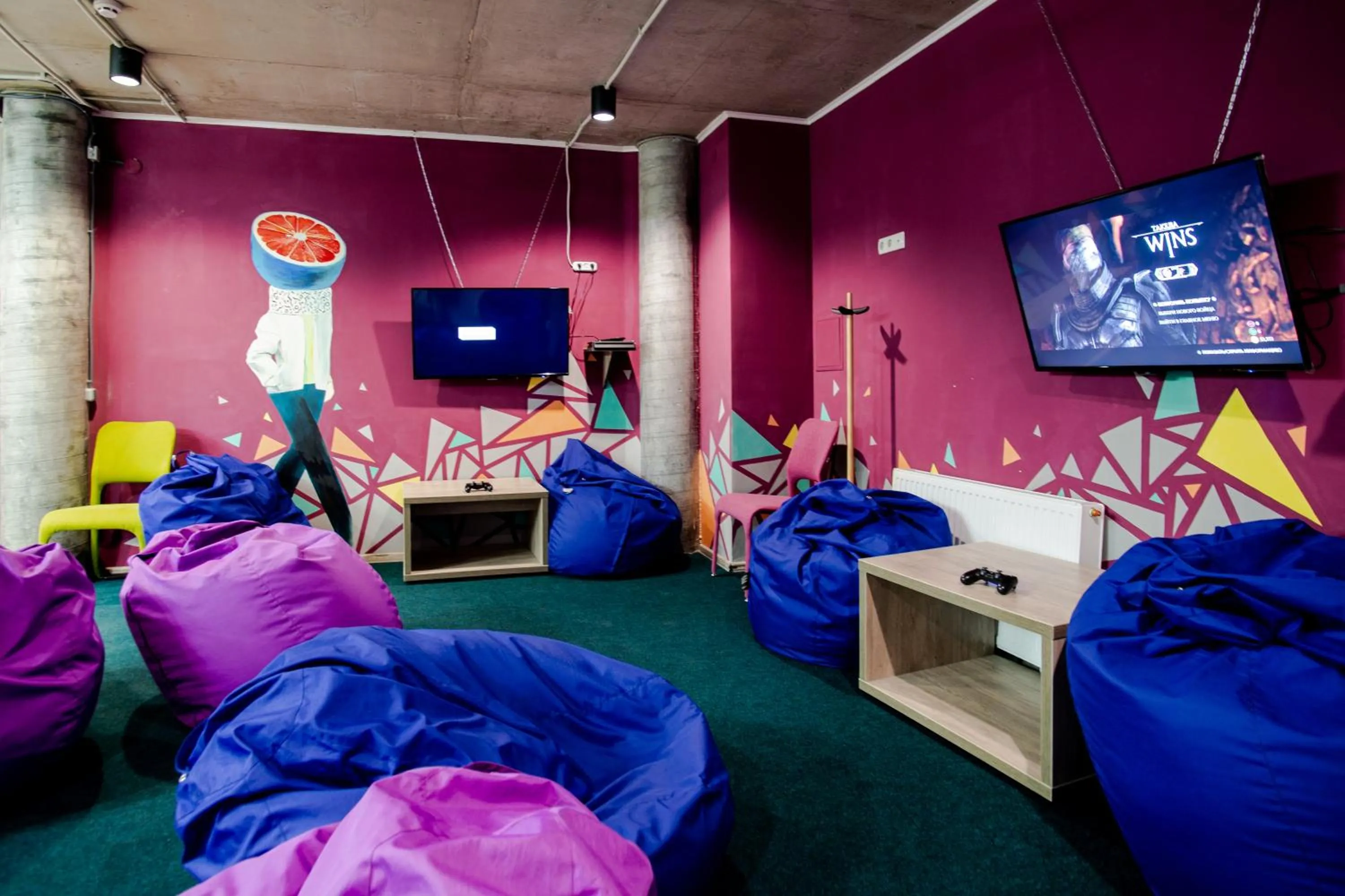 Restaurant/places to eat in Jam Hotel Hnatyuka