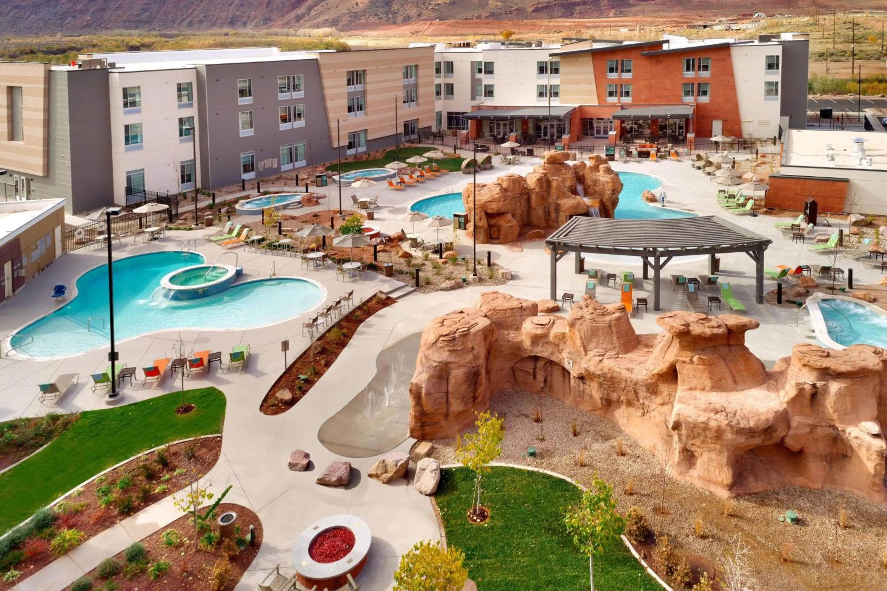 Swimming pool in SpringHill Suites by Marriott Moab