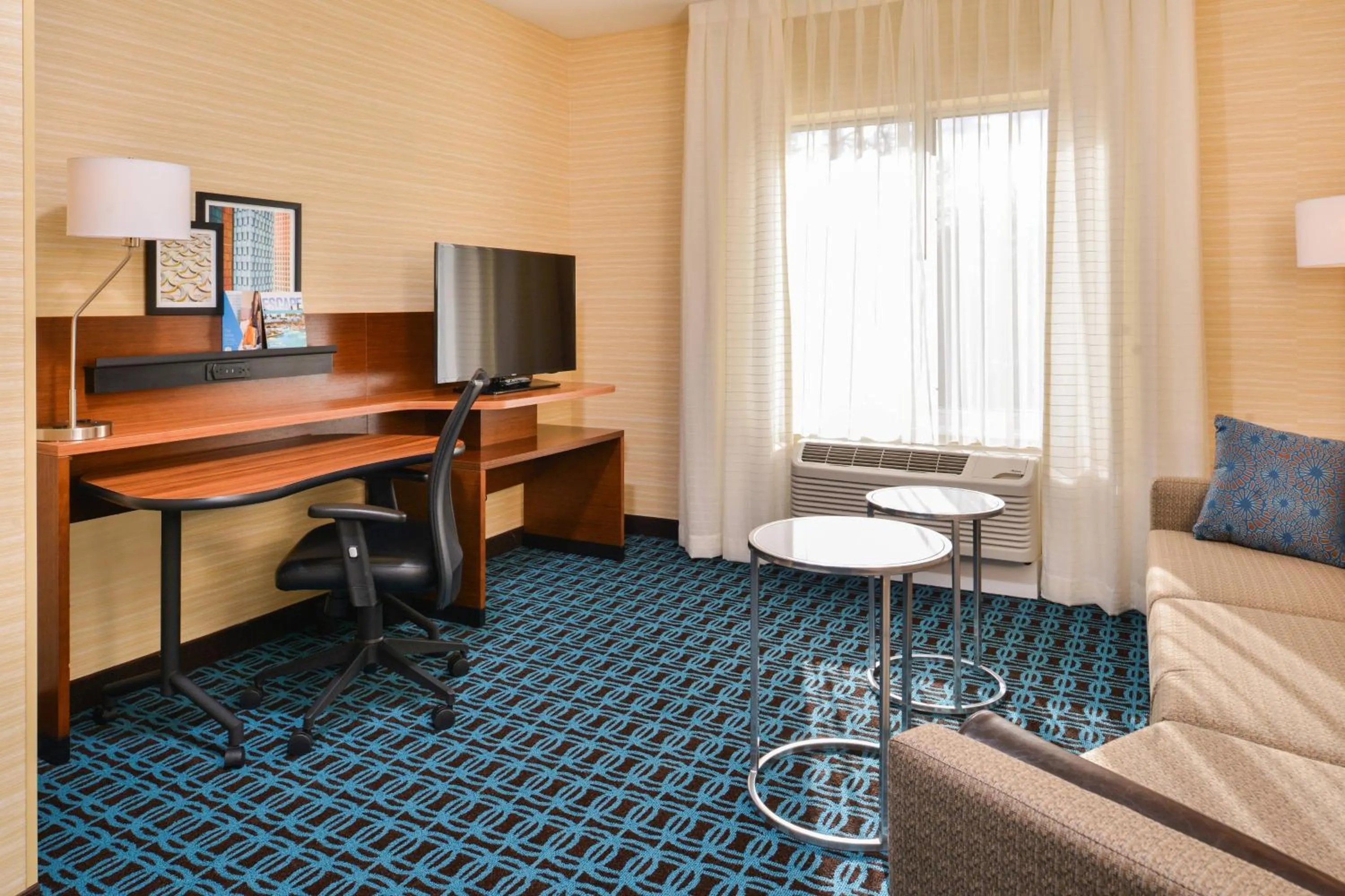 Living room in Fairfield Inn & Suites by Marriott Eugene East/Springfield