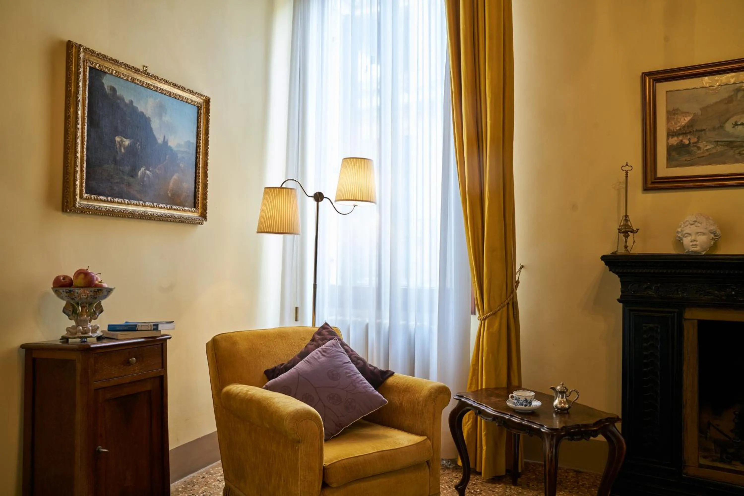 Decorative detail in Campiello Zen B&B