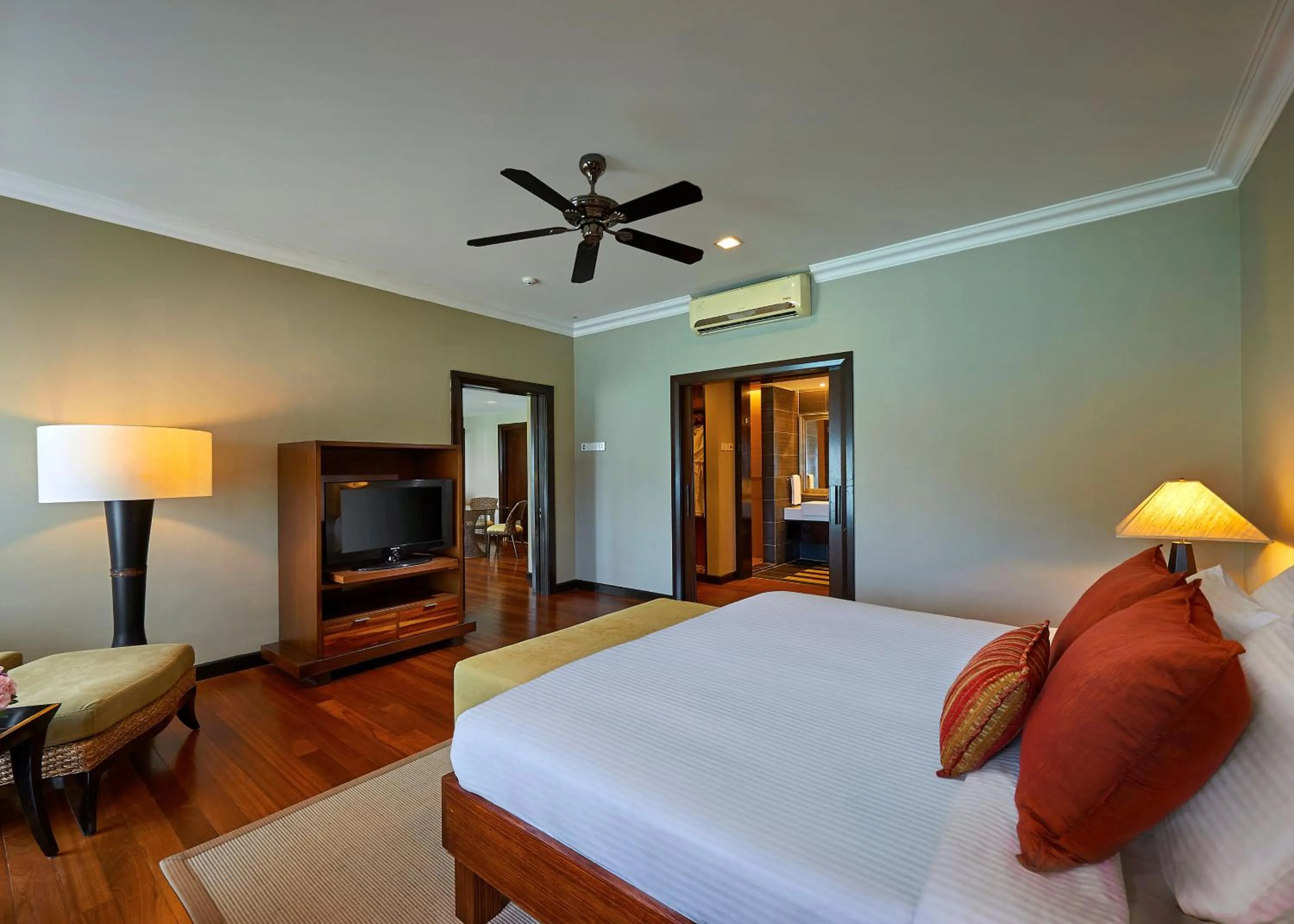 Bedroom, Bed in The Taaras Beach & Spa Resort