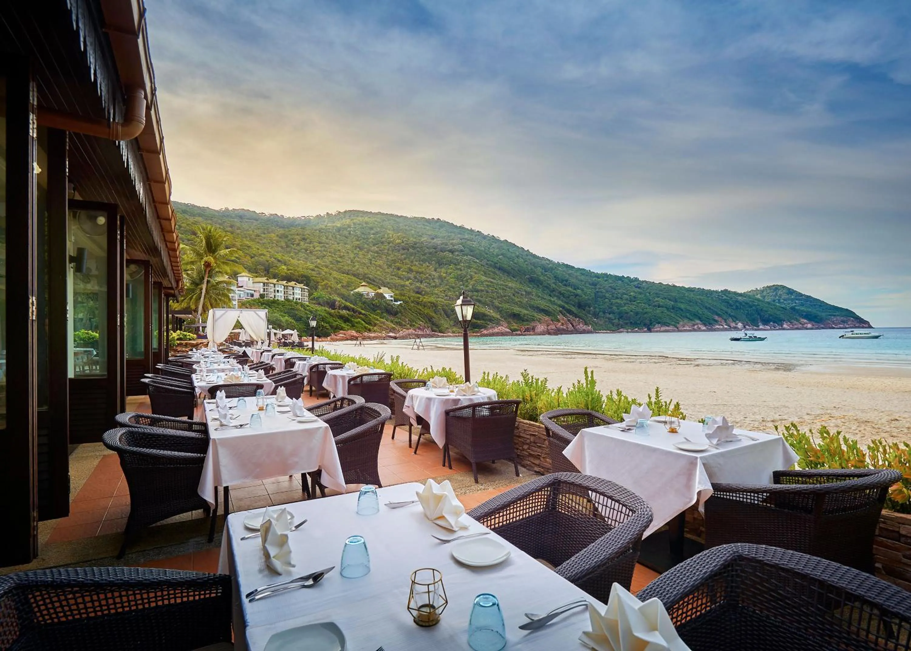 Restaurant/places to eat in The Taaras Beach & Spa Resort