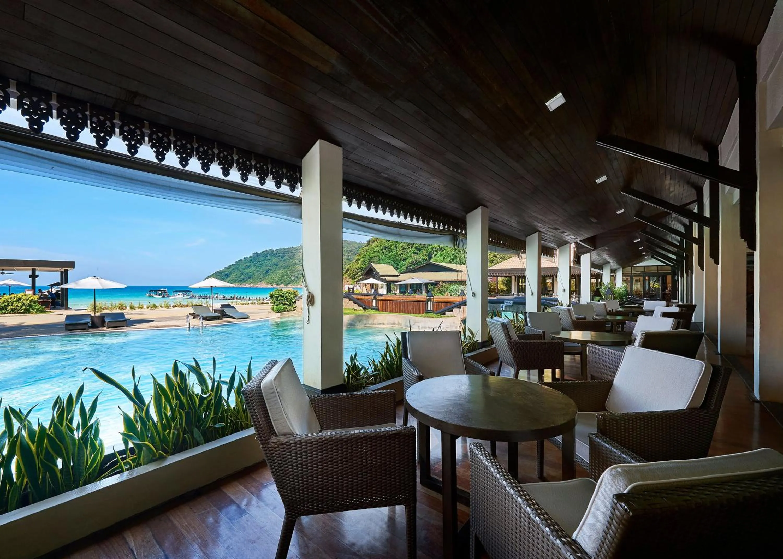 Lounge or bar in The Taaras Beach & Spa Resort