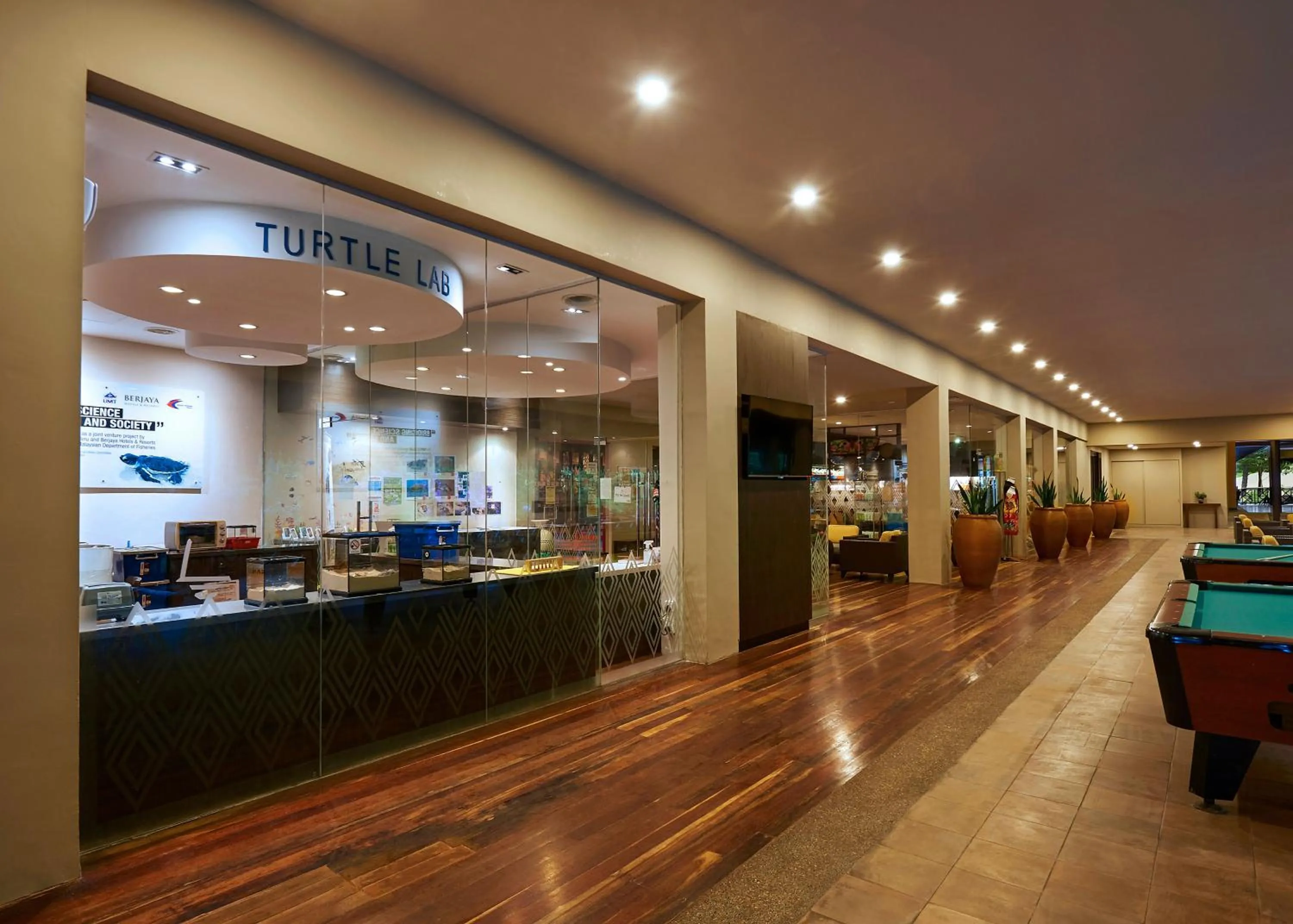 Shopping Area in The Taaras Beach & Spa Resort