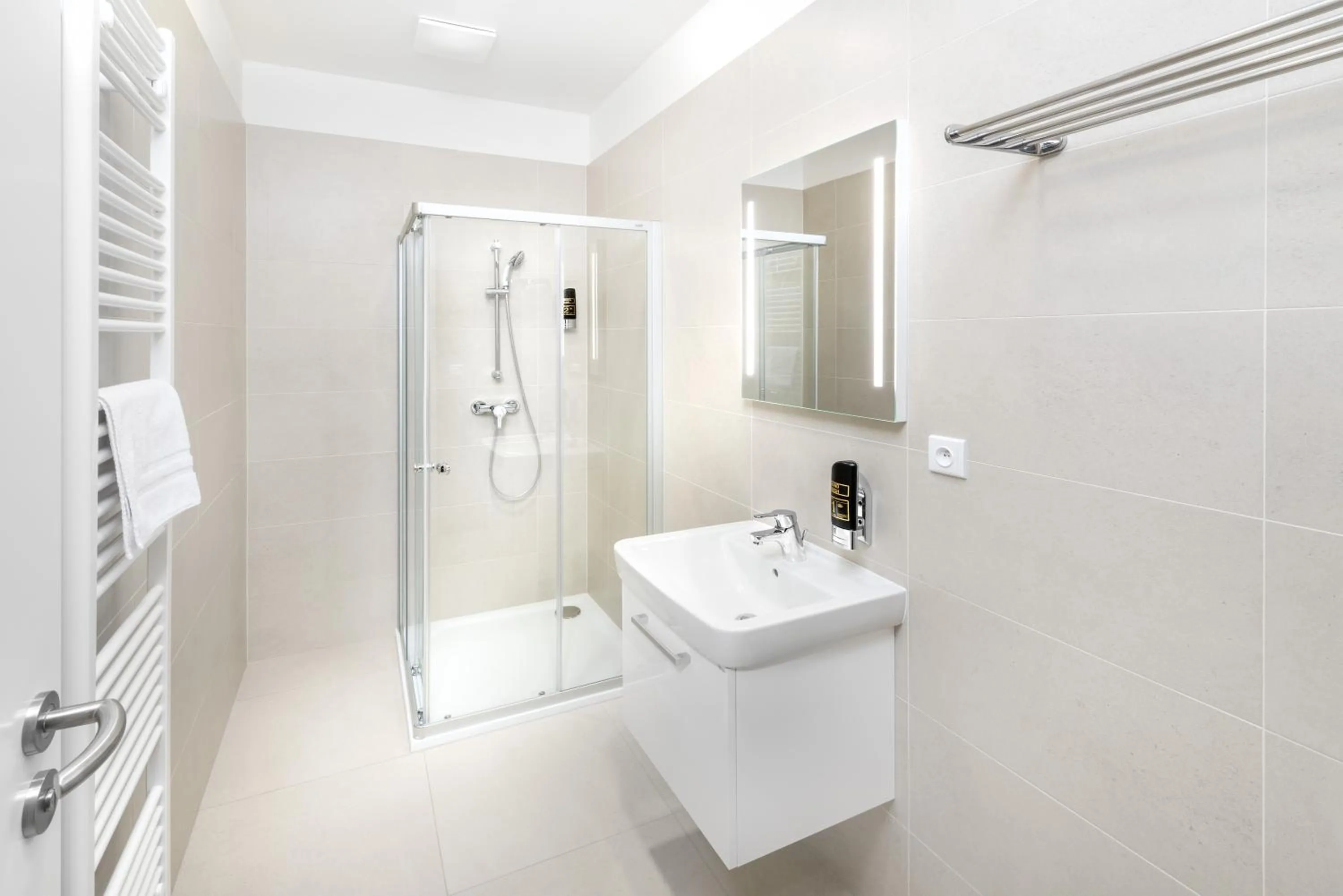 Shower in DownTown Suites Belohorska