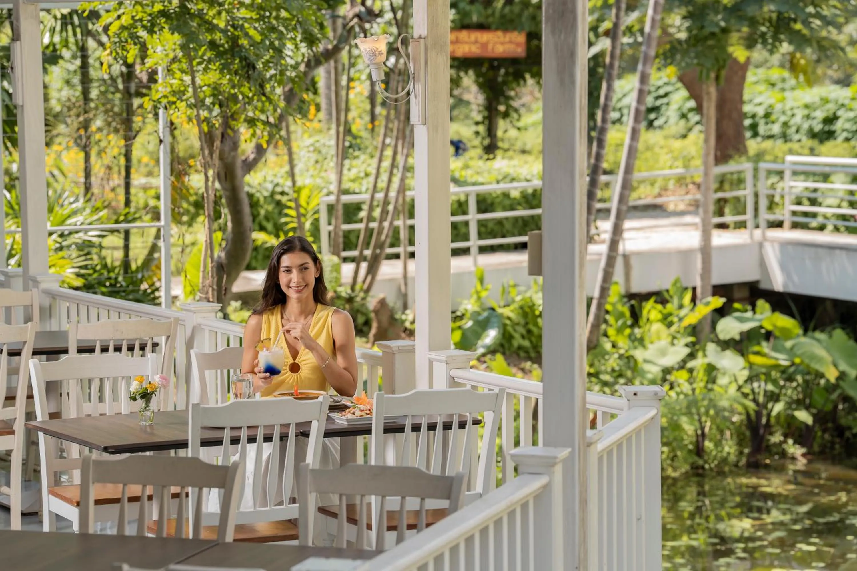 Restaurant/places to eat in Comsaed River Kwai Resort