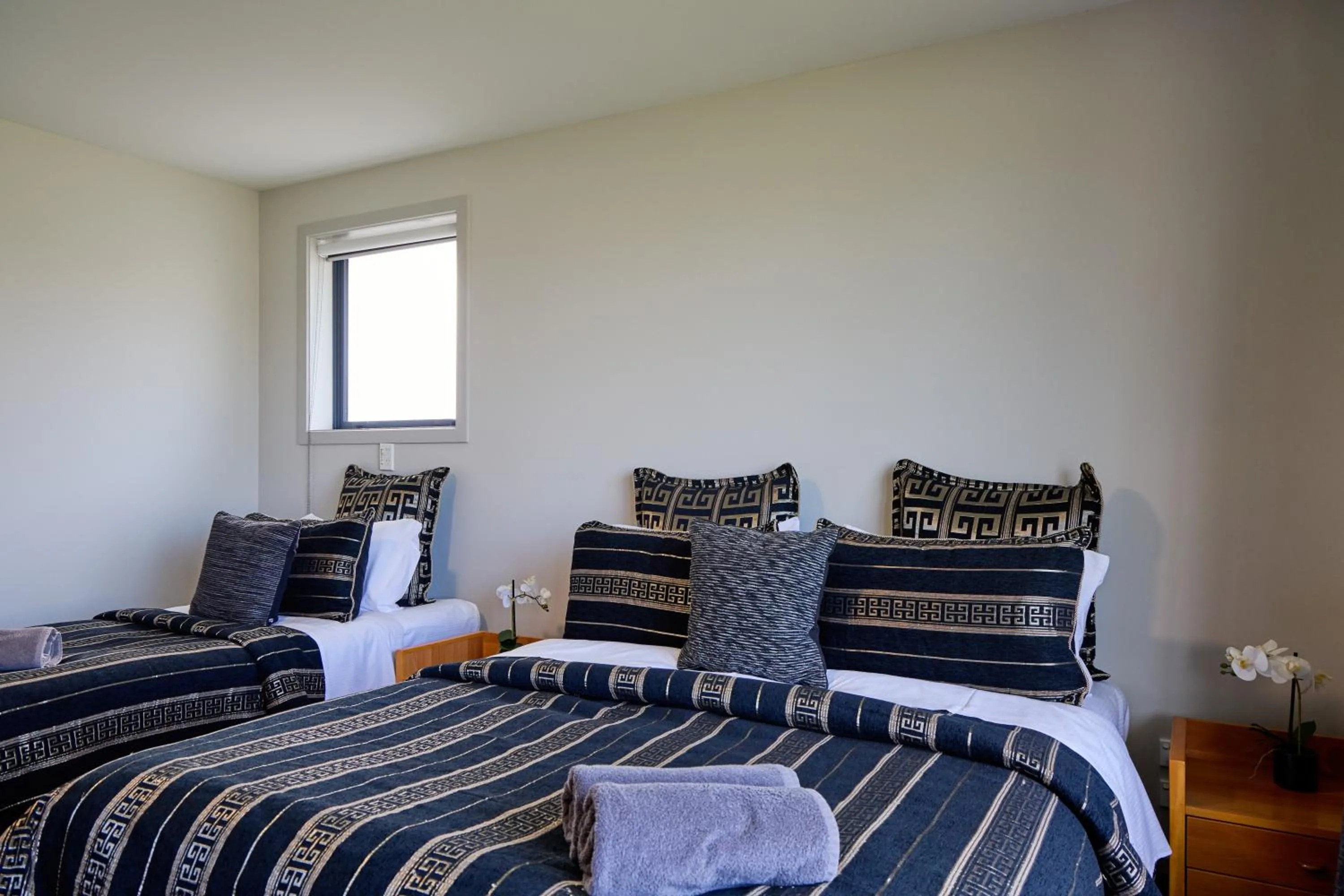 Bed in Willowbank Motel