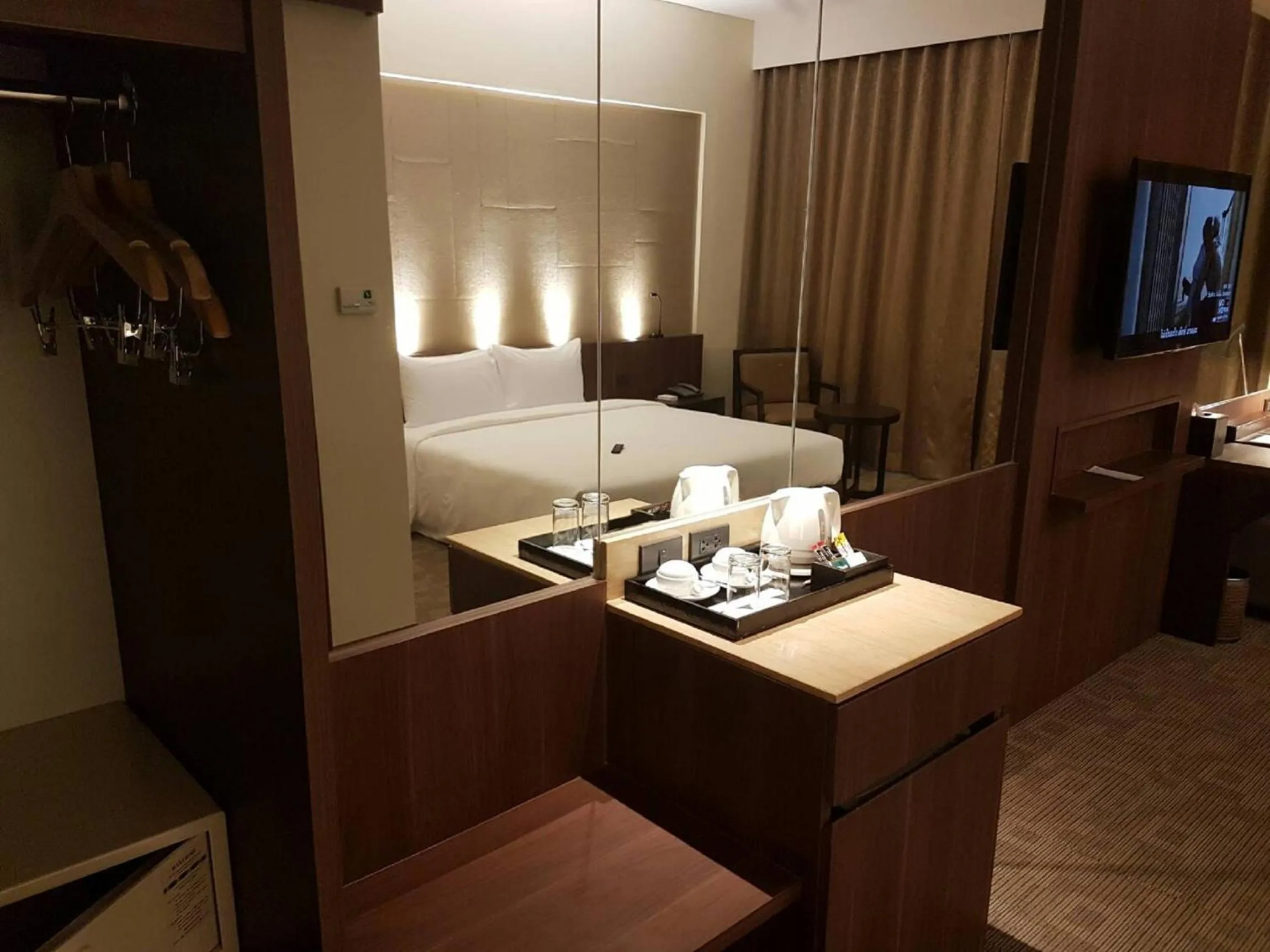 Bedroom, Bed in Louis Tavern Hotel