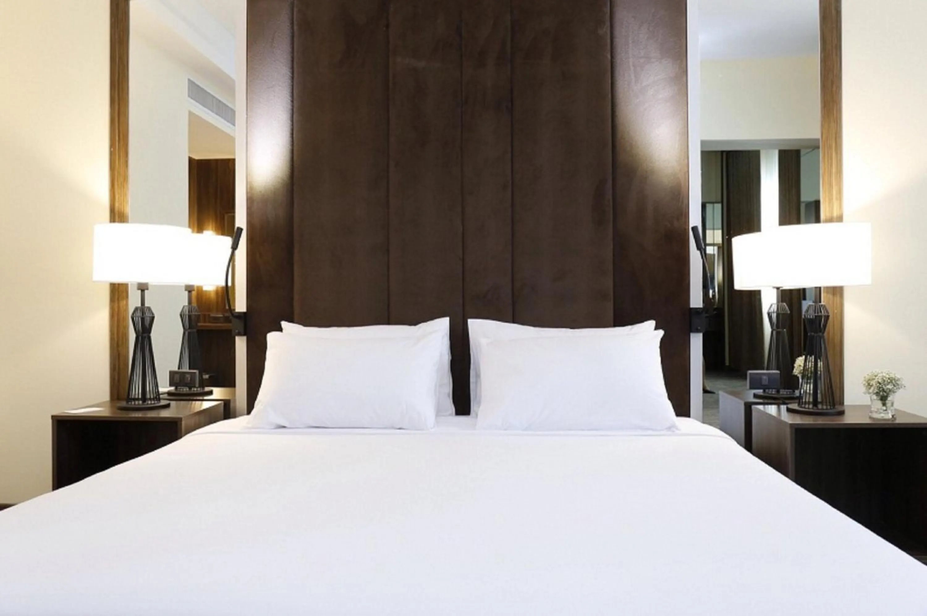 Bed in Louis Tavern Hotel