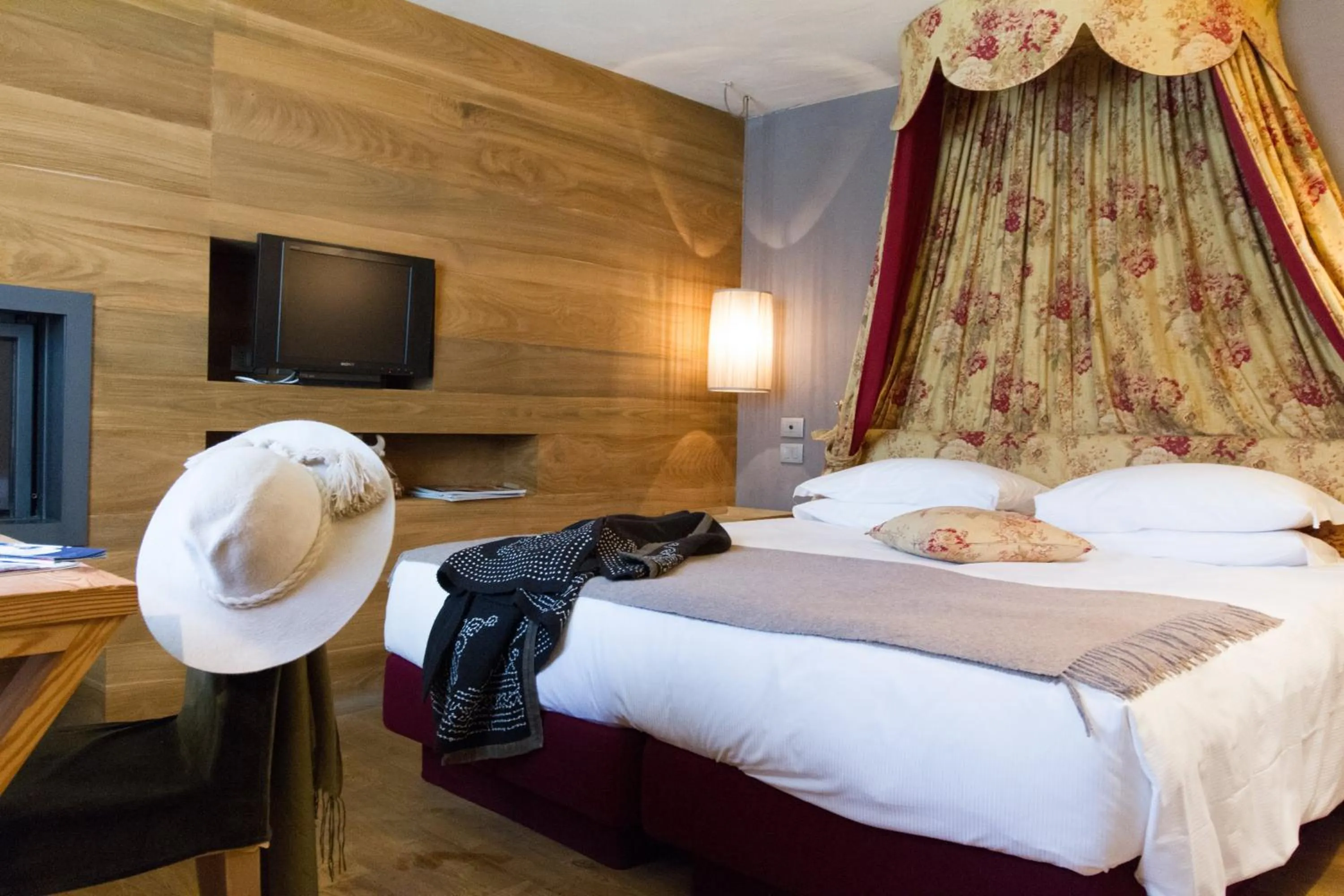 Bed in Chalet Eden Eco Hotel, Restaurant & Wellness