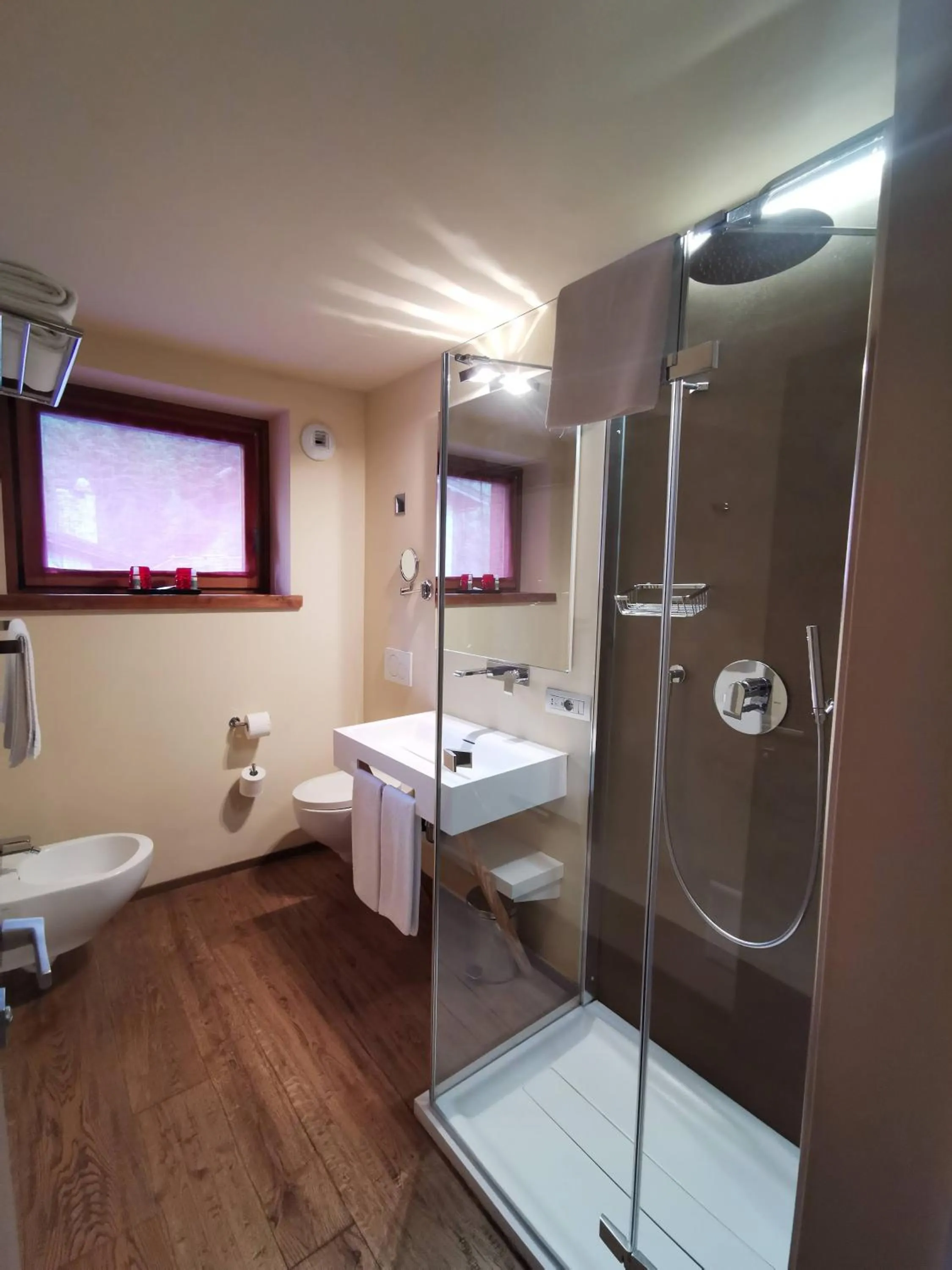 Shower in Chalet Eden Eco Hotel, Restaurant & Wellness