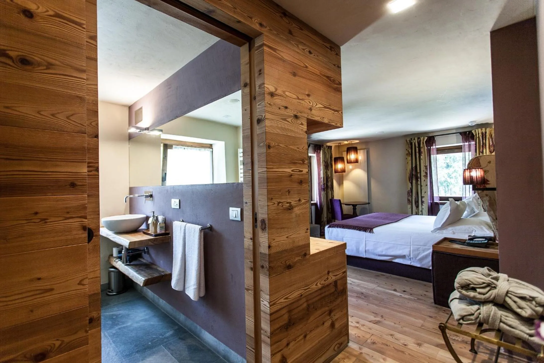 Bathroom, Bed in Chalet Eden Eco Hotel, Restaurant & Wellness