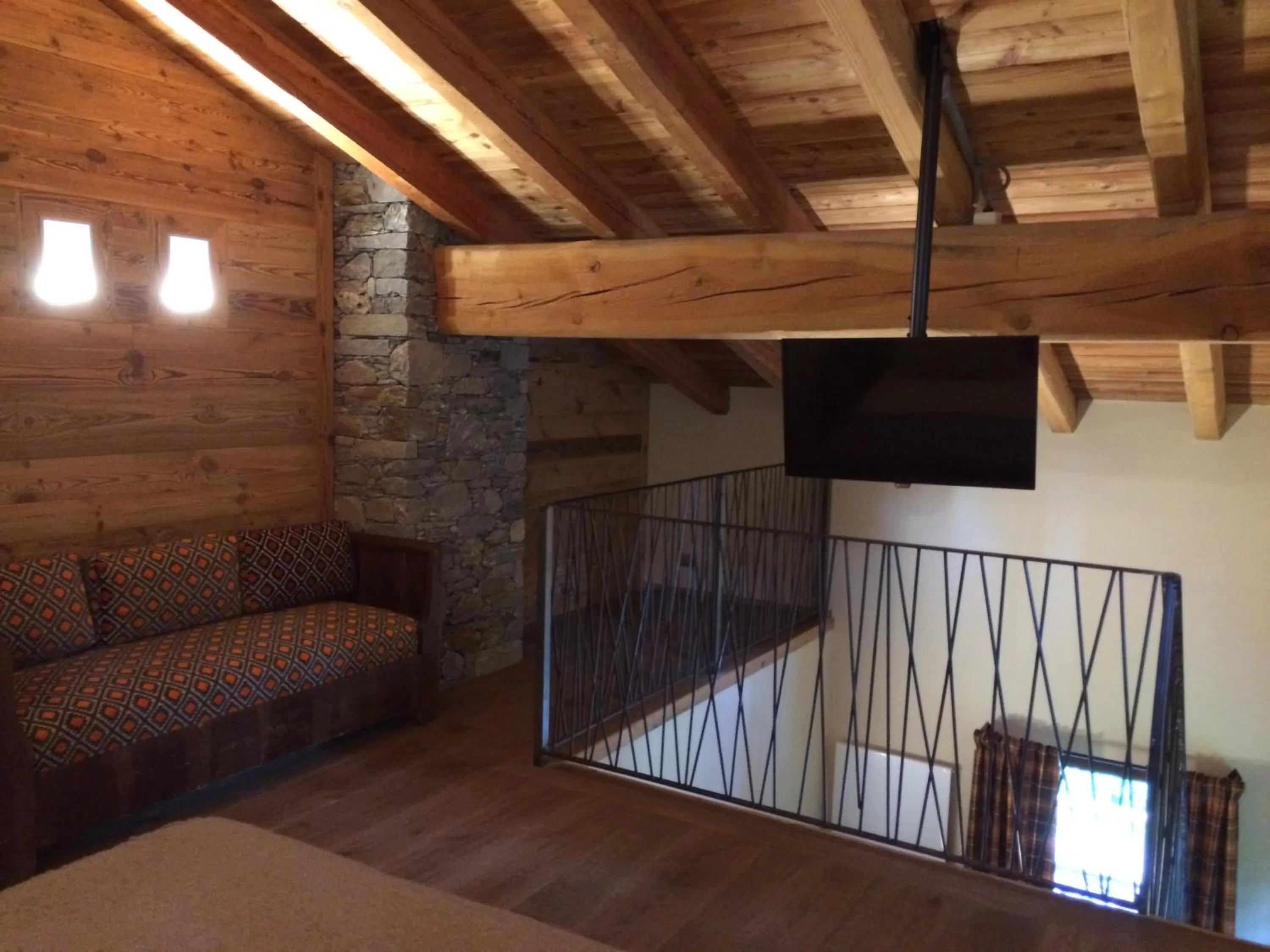 TV and multimedia, Bed in Chalet Eden Eco Hotel, Restaurant & Wellness