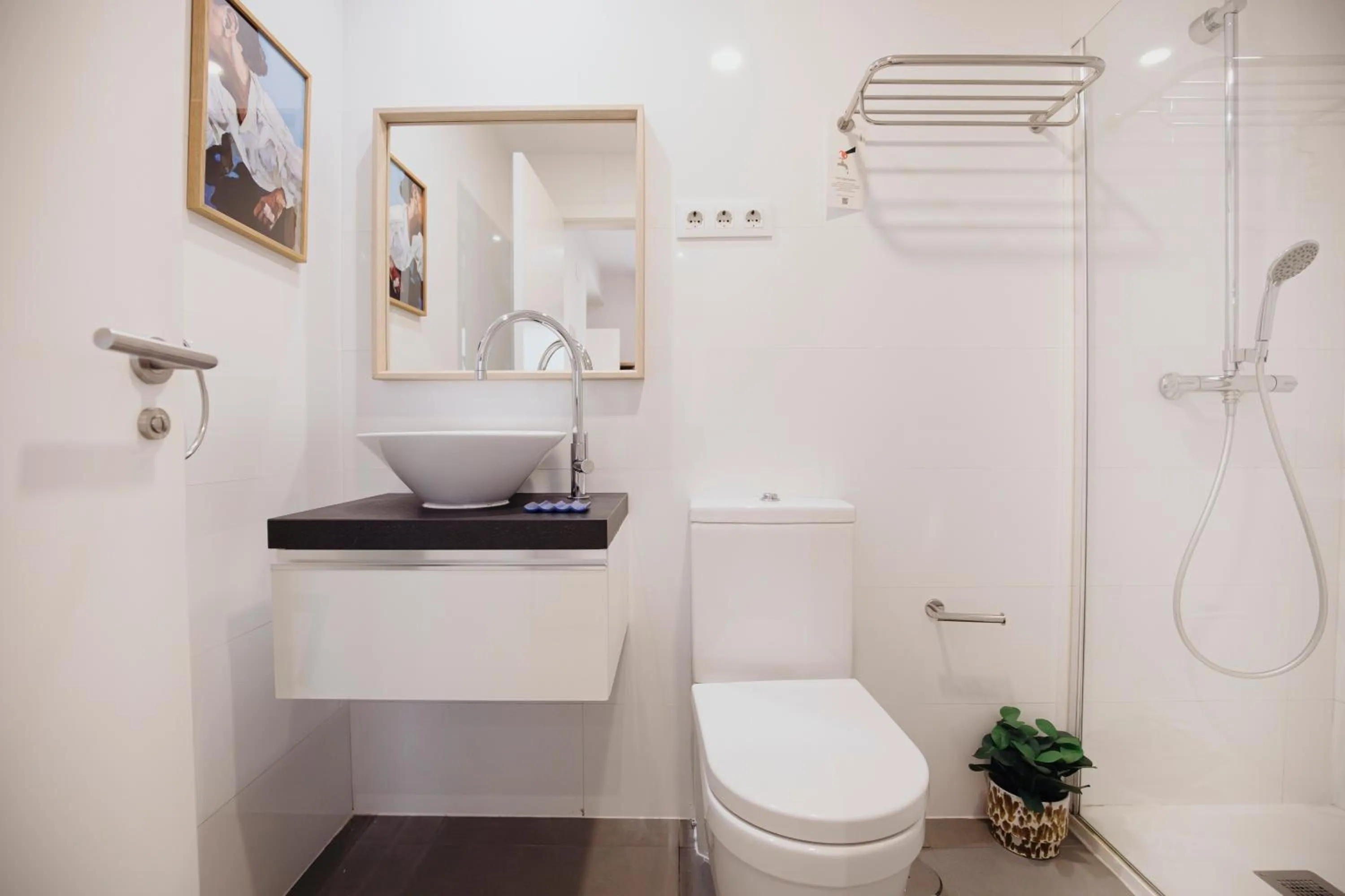 Shower in Aspasios Atocha Apartments