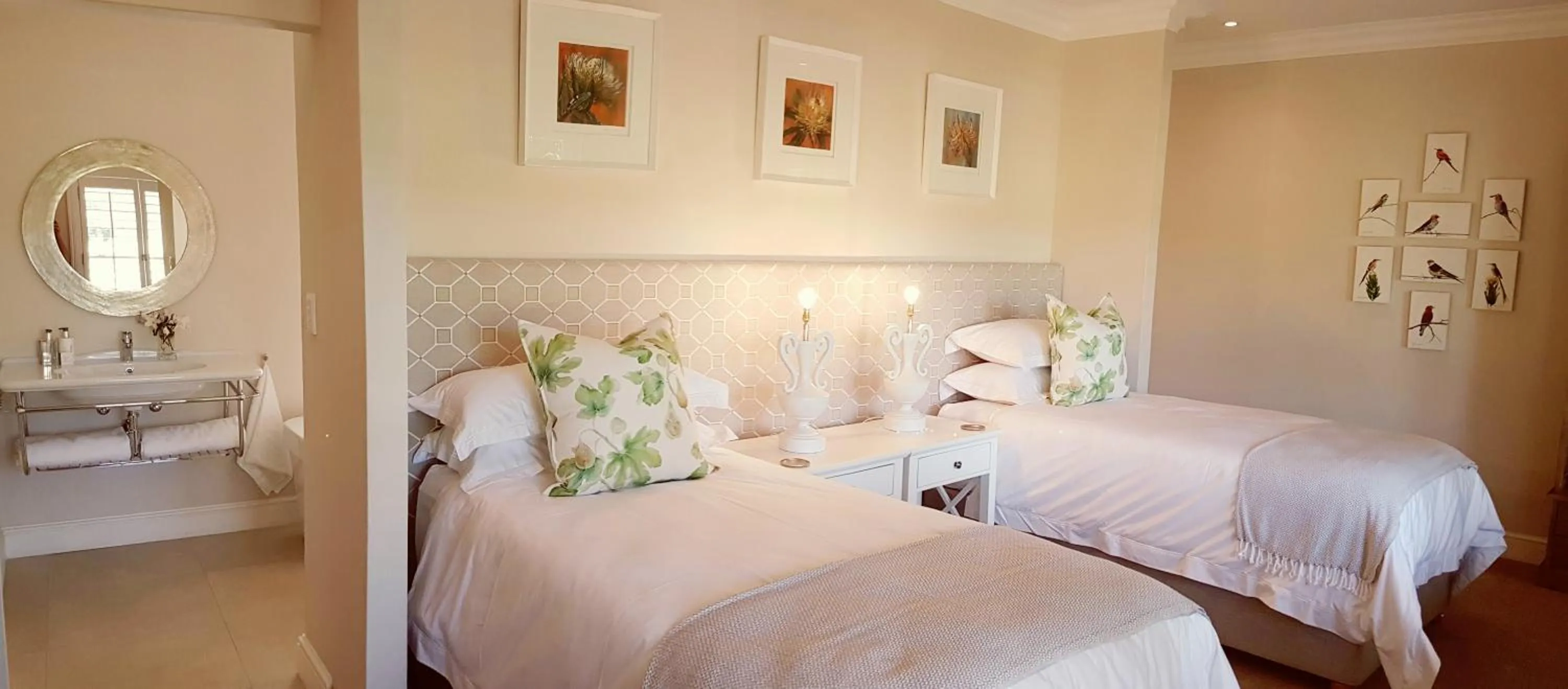 Bathroom, Bed in Bosch Hoek Golf & Lodge