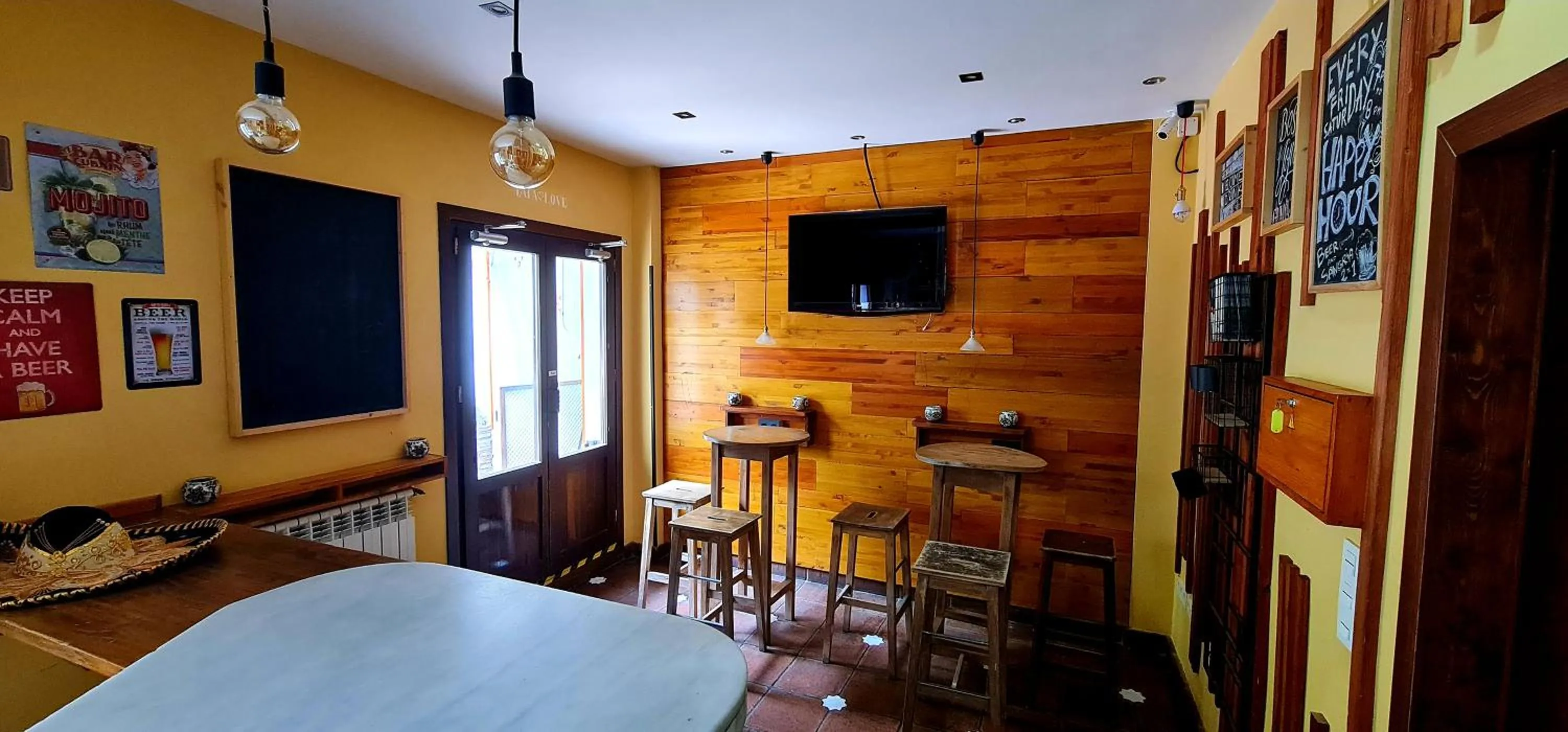 Lounge or bar in Oasis Backpackers' Hostel Granada