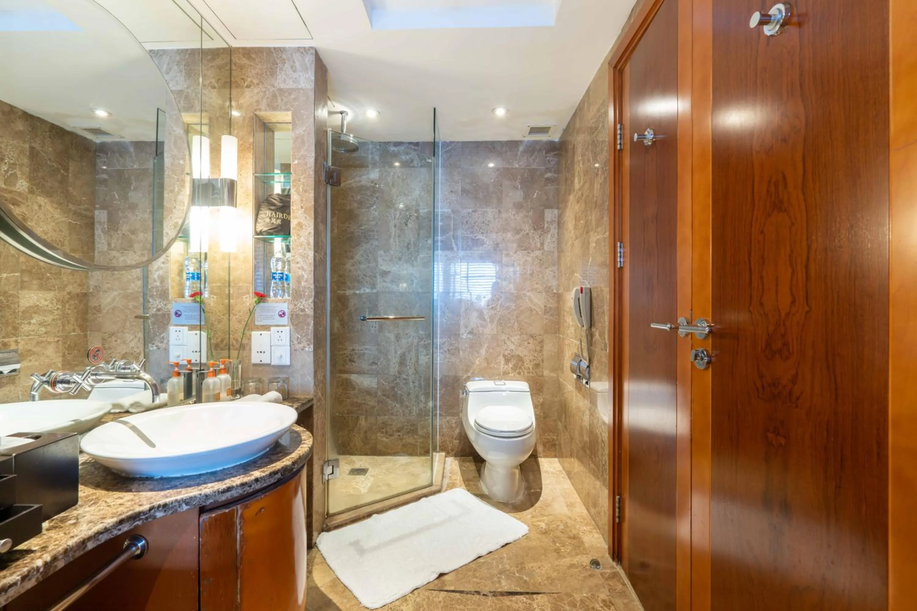 Shower, Bathroom in Dekin Hotel Chongqing Jiefangbei