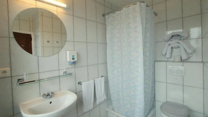Shower in Hotel Bristol Internationaal