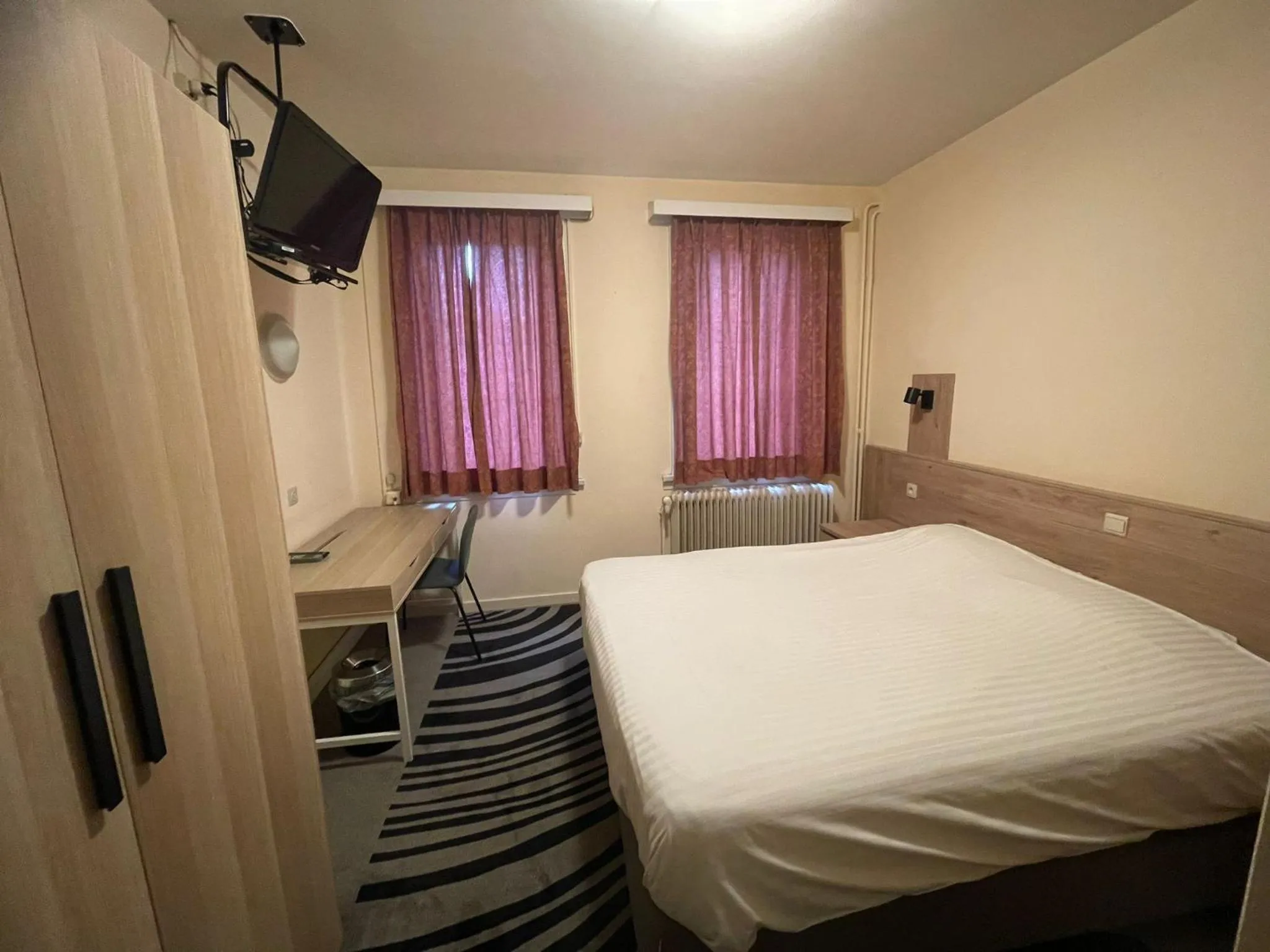 Bed in Hotel Bristol Internationaal