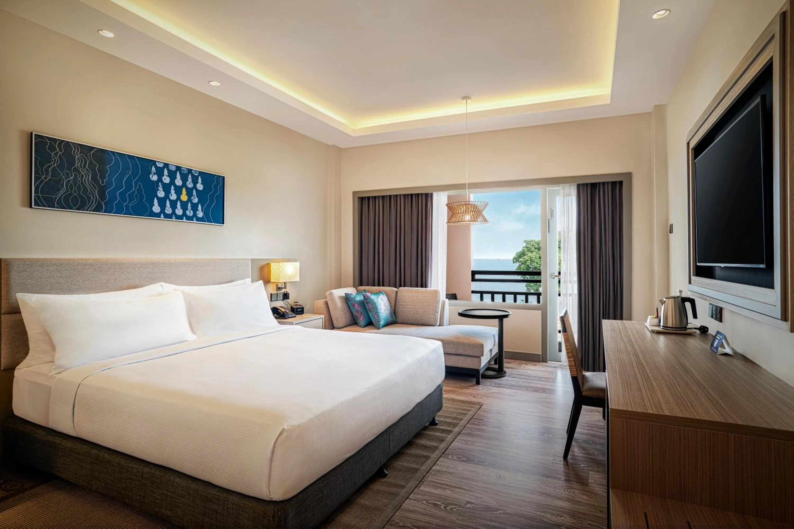 Bedroom, Bed in DoubleTree by Hilton Damai Laut