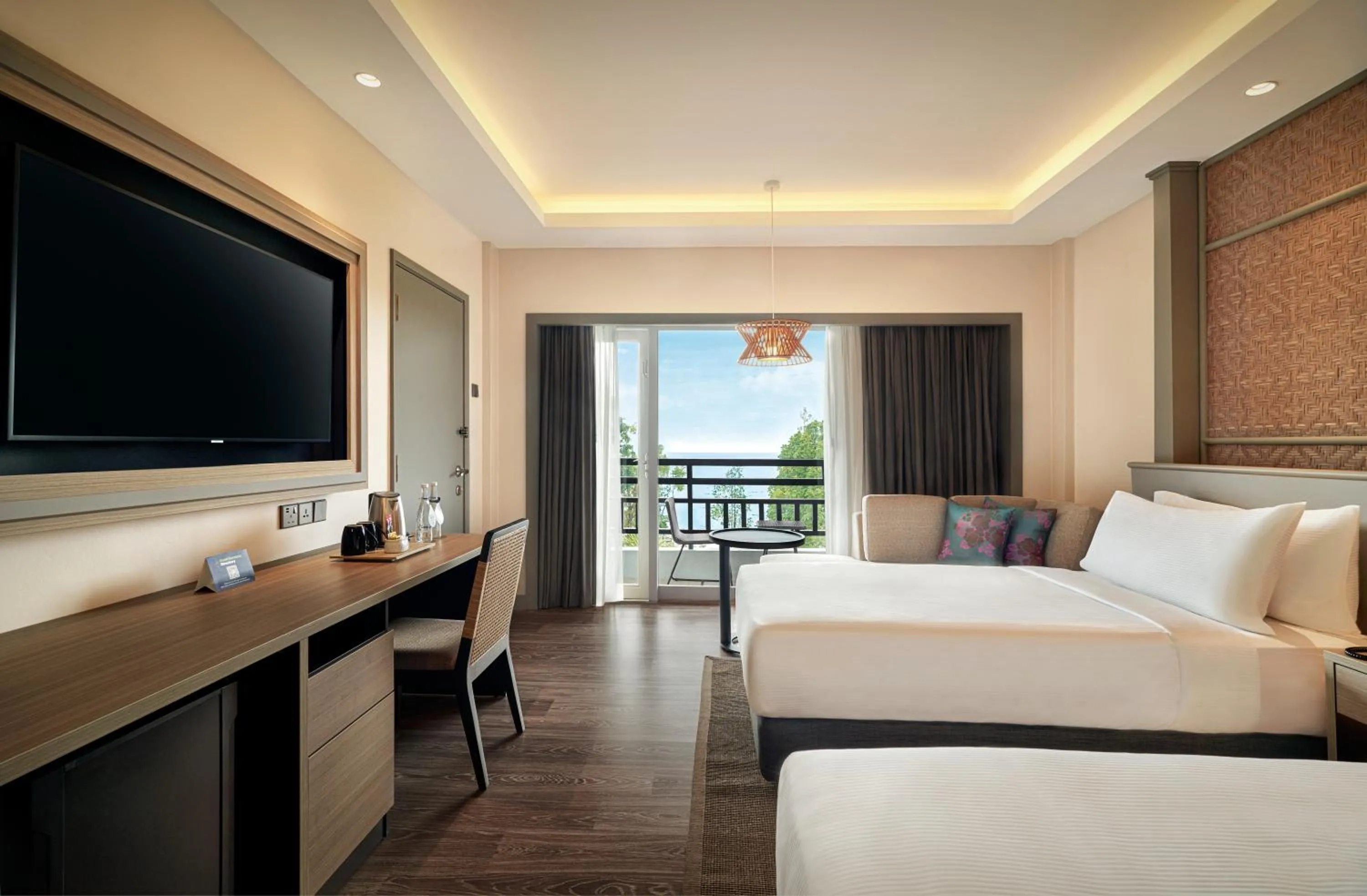Bed in DoubleTree by Hilton Damai Laut