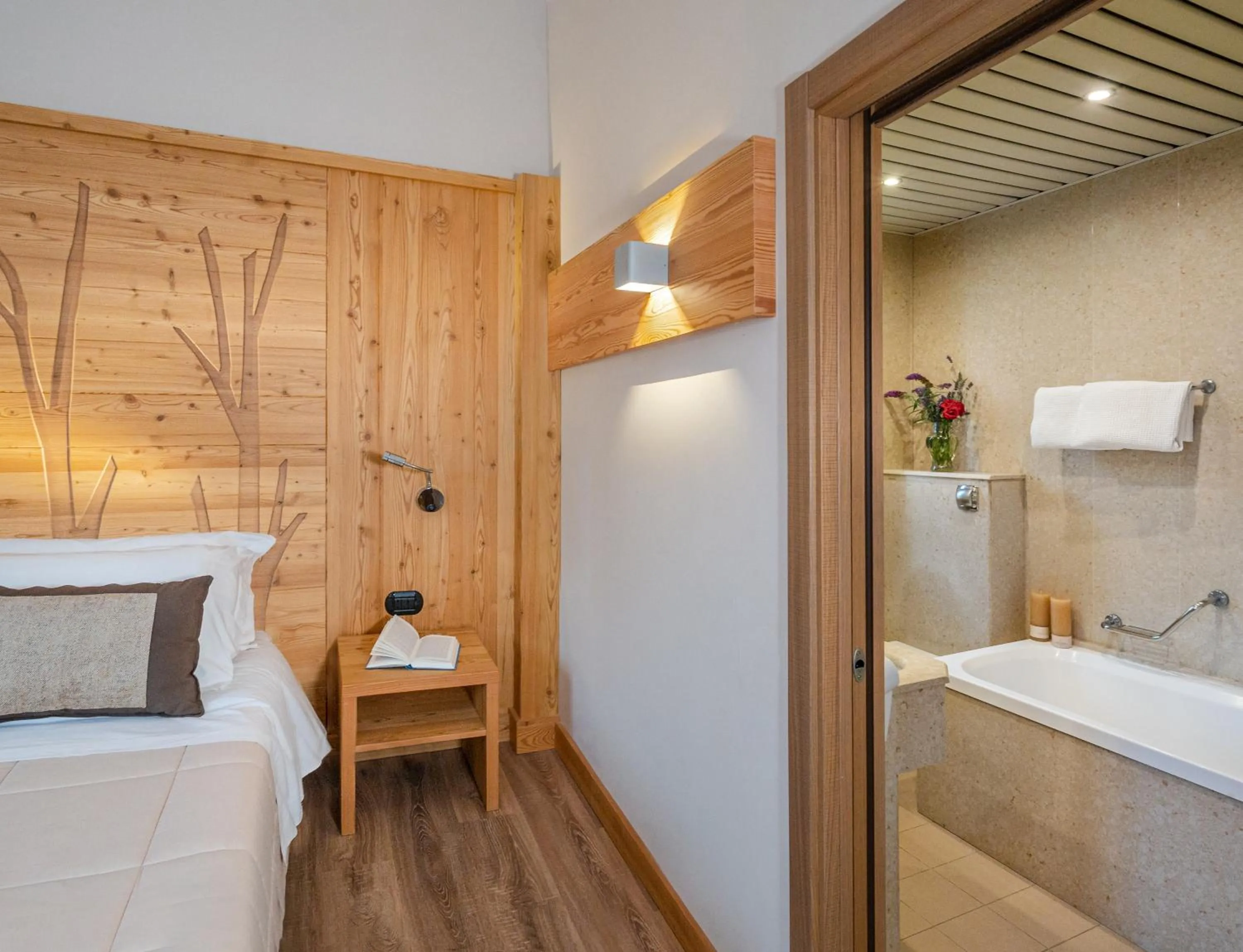 Bathroom, Bed in Ovindoli Park Hotel & SPA