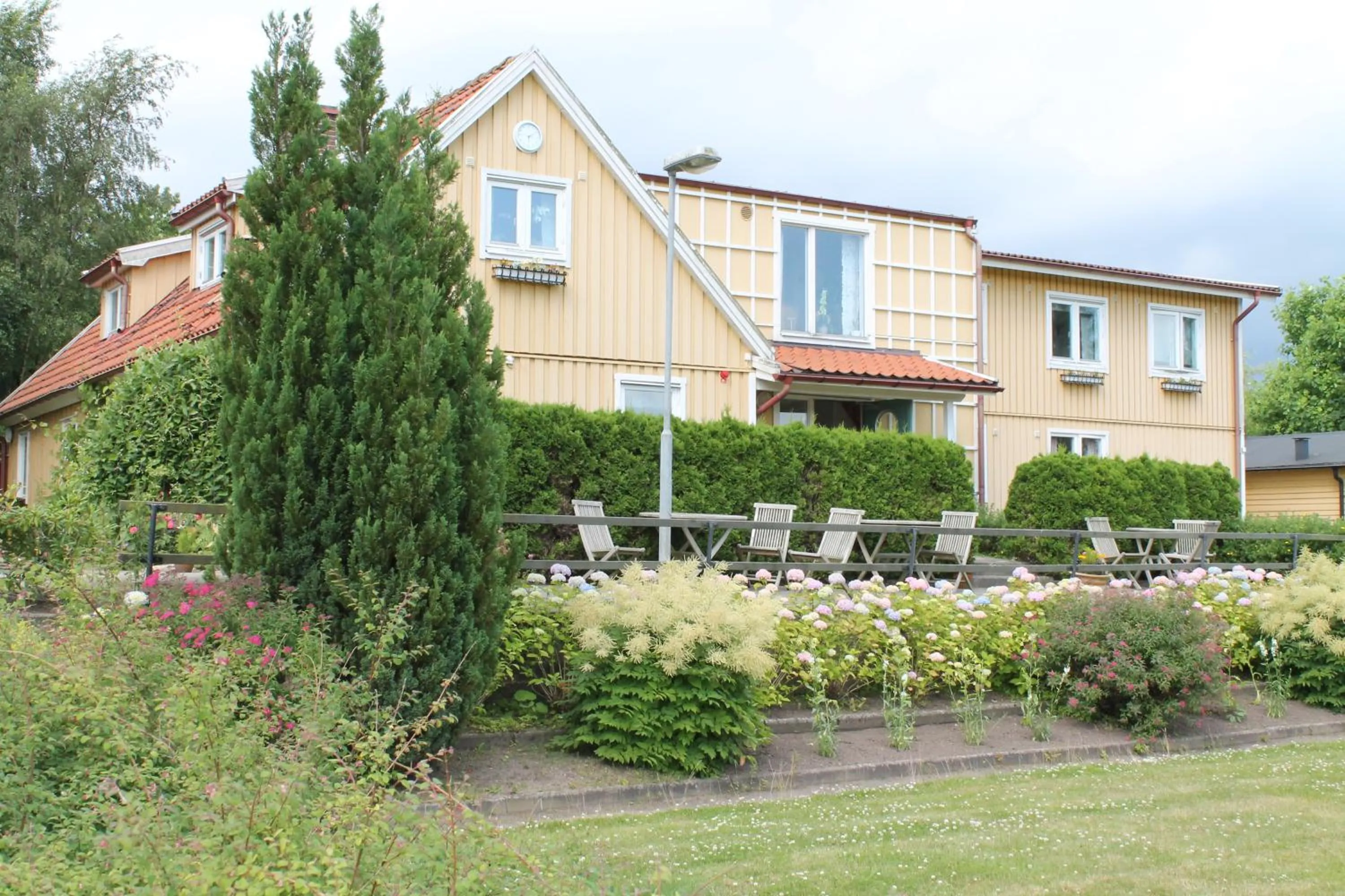 Facade/entrance in Nyckelbo Vandrarhem
