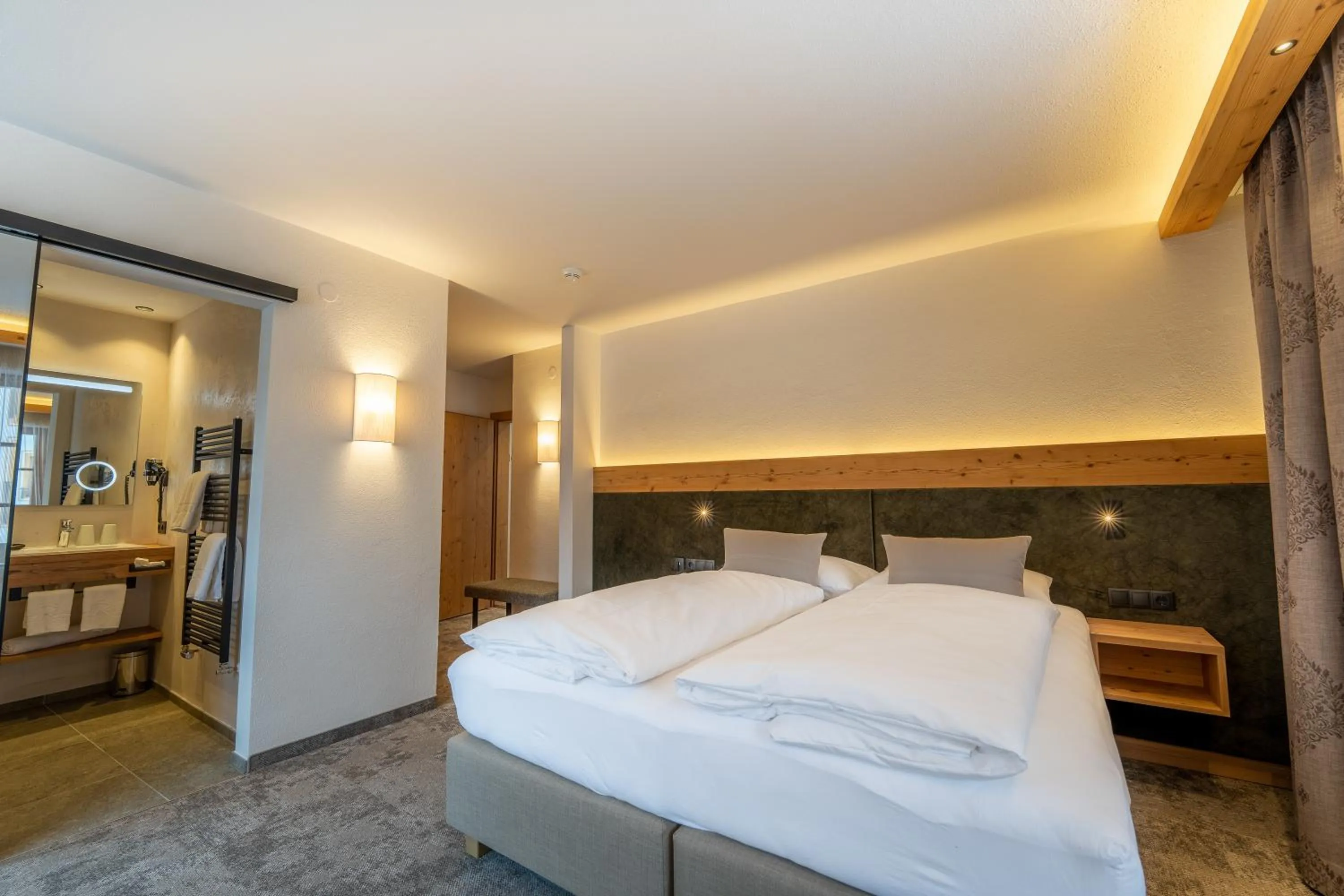 Bed in Alpenhotel Kramerwirt