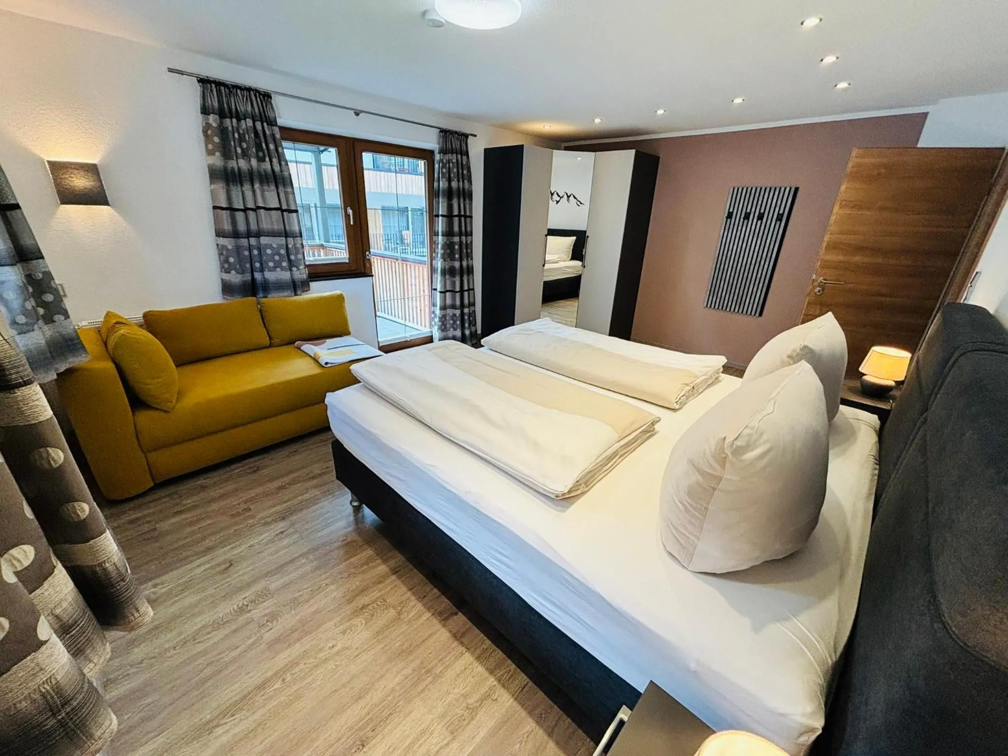 Bedroom, Bed in Aparthotel Dorfplatzl Garni Apartments & B&B