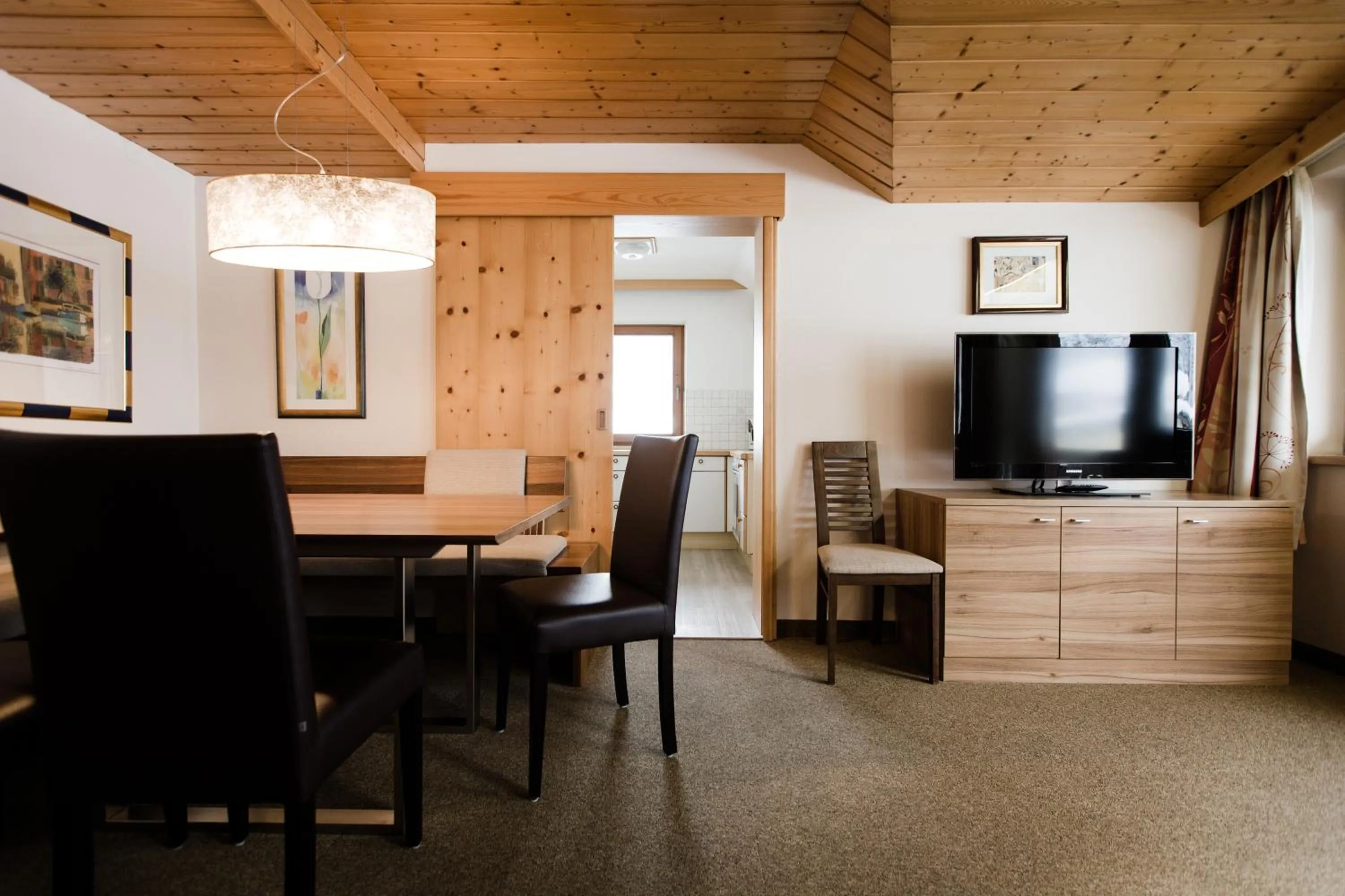 TV and multimedia in Aparthotel Dorfplatzl Garni Apartments & B&B