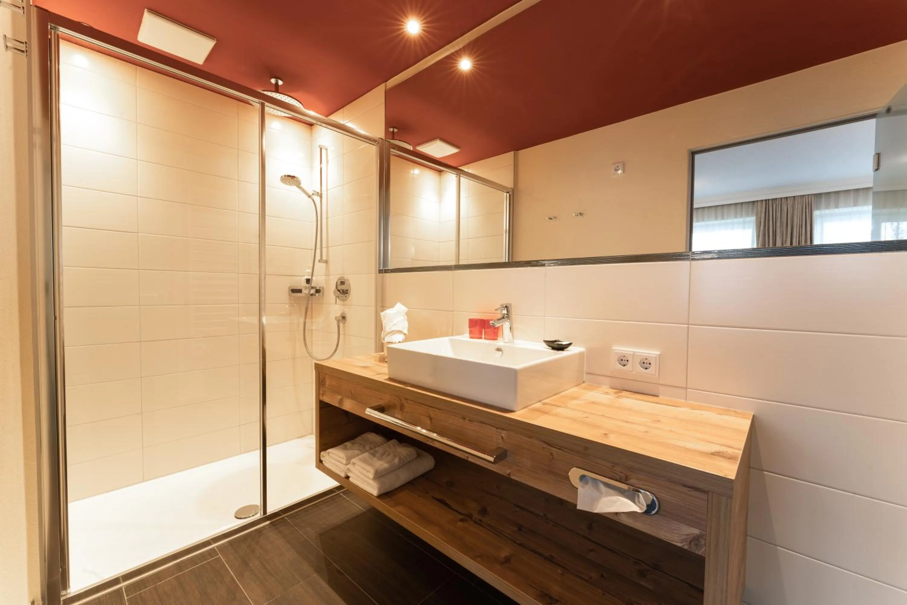 Shower in Aparthotel Dorfplatzl Garni Apartments & B&B