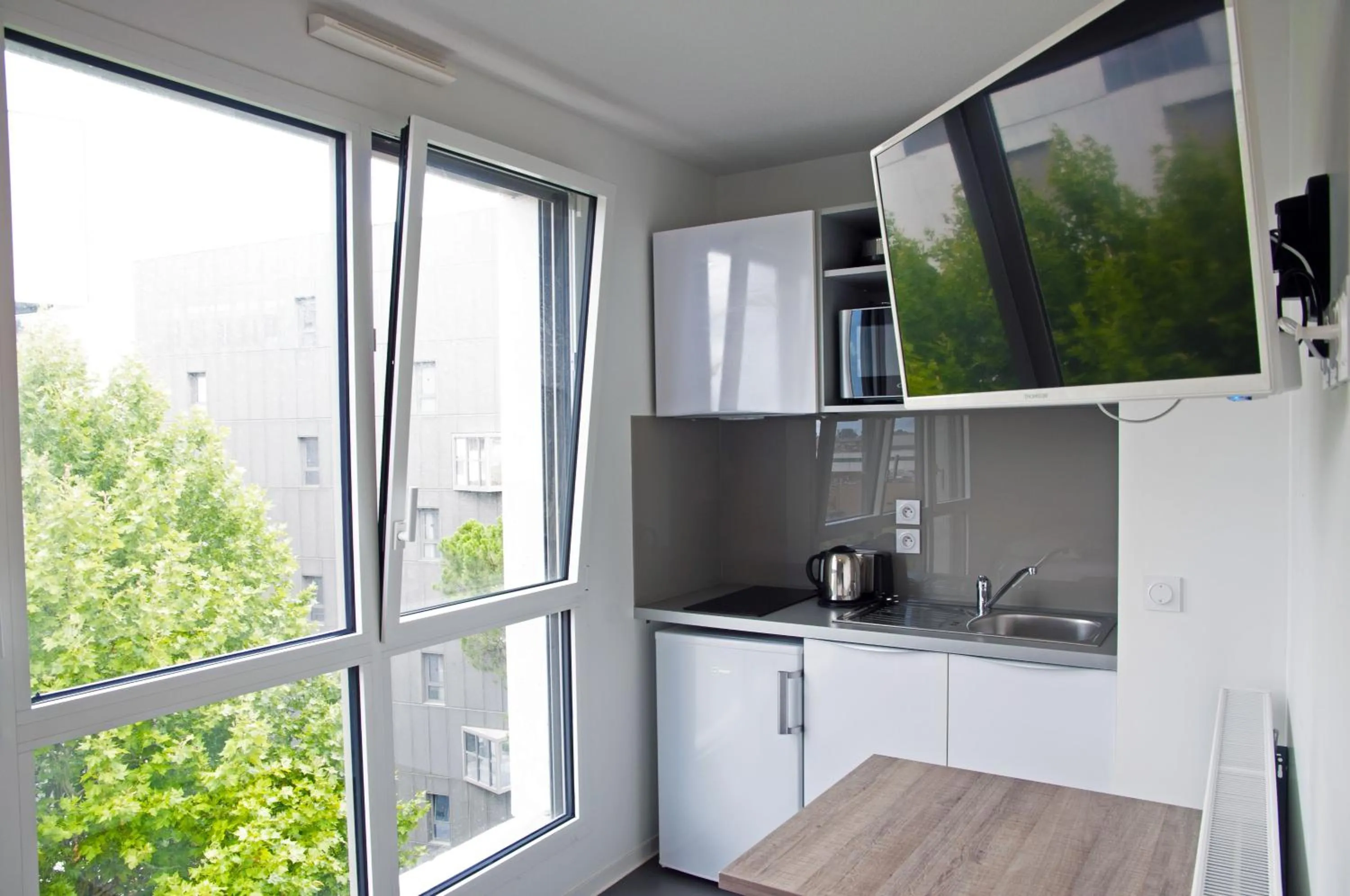 Kitchen or kitchenette in All Suites Appart Hôtel - Bordeaux Centre Gare