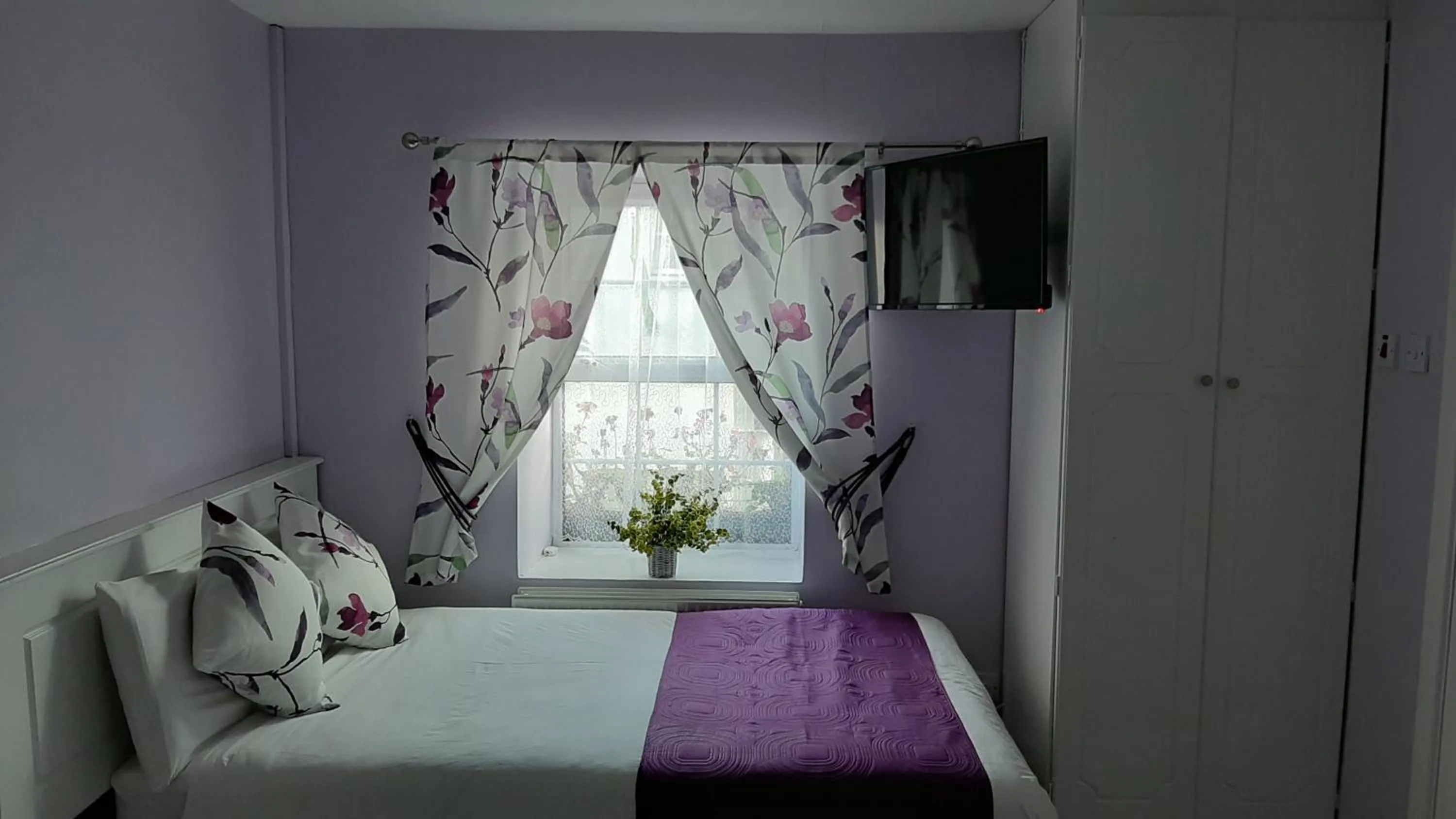 Bedroom, Bed in The 'Rafter's Gastropub