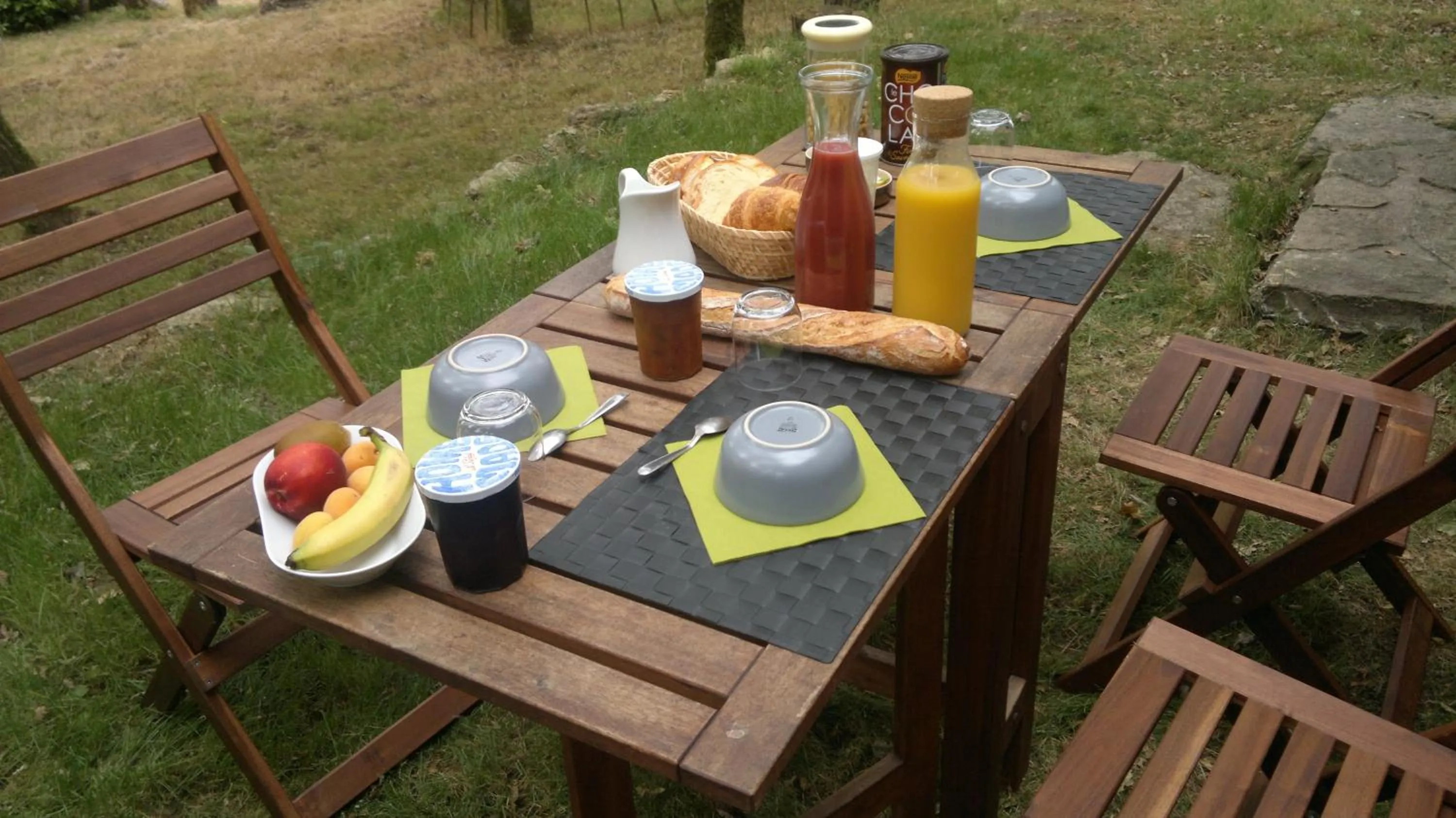 Continental breakfast in Maison d'hôtes Les Beaux Chenes