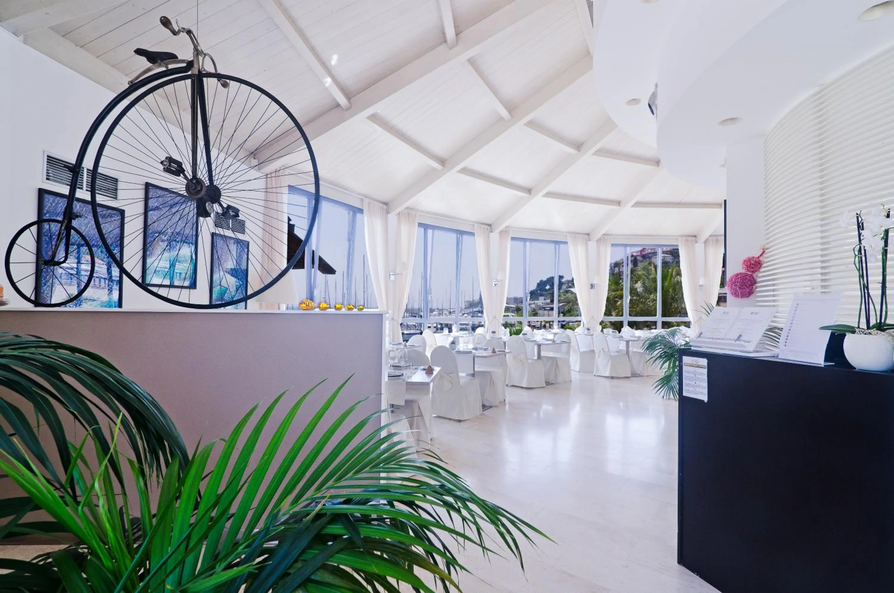 Lounge or bar in Hotel Riviera dei Fiori