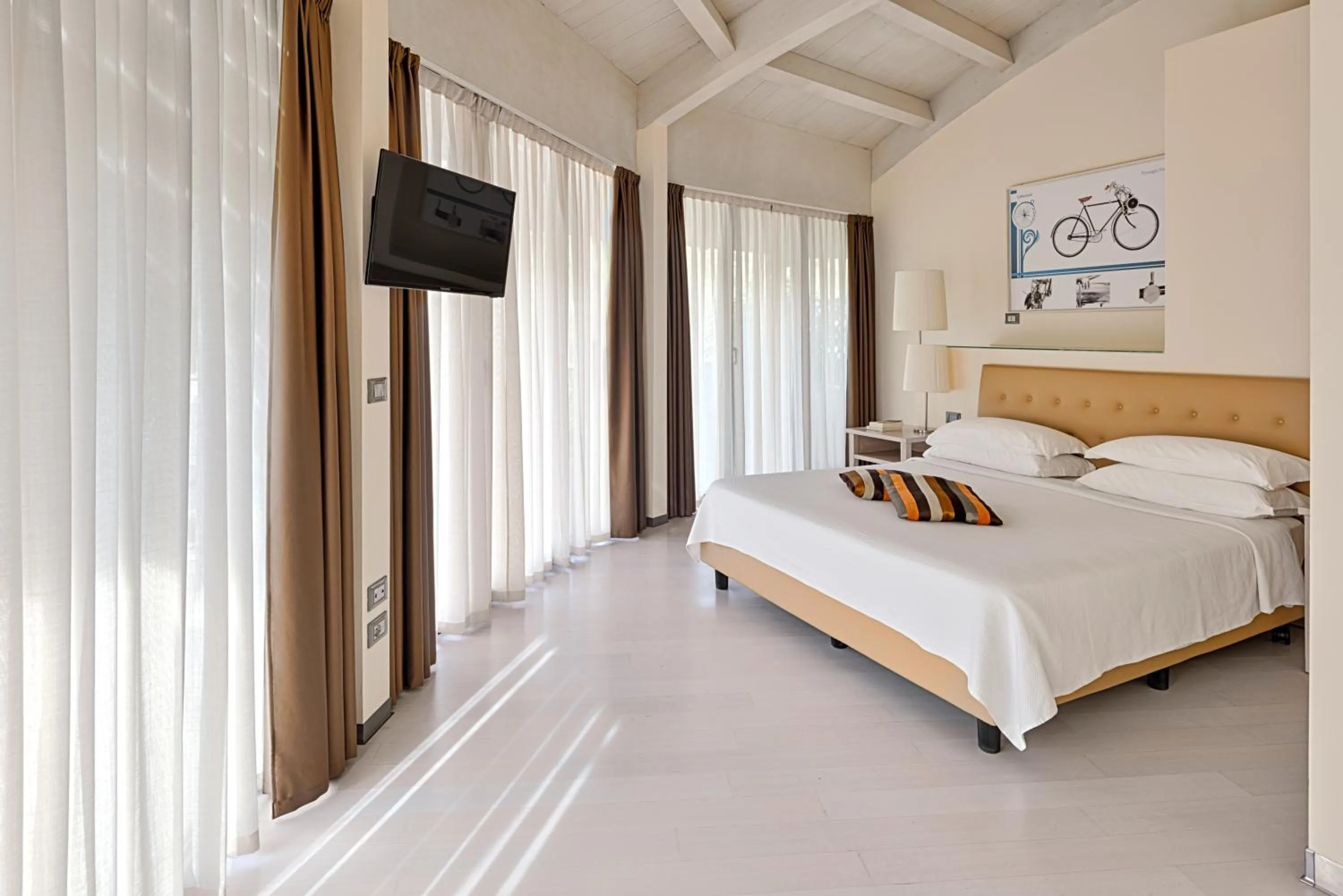 Photo of the whole room, Bed in Hotel Riviera dei Fiori