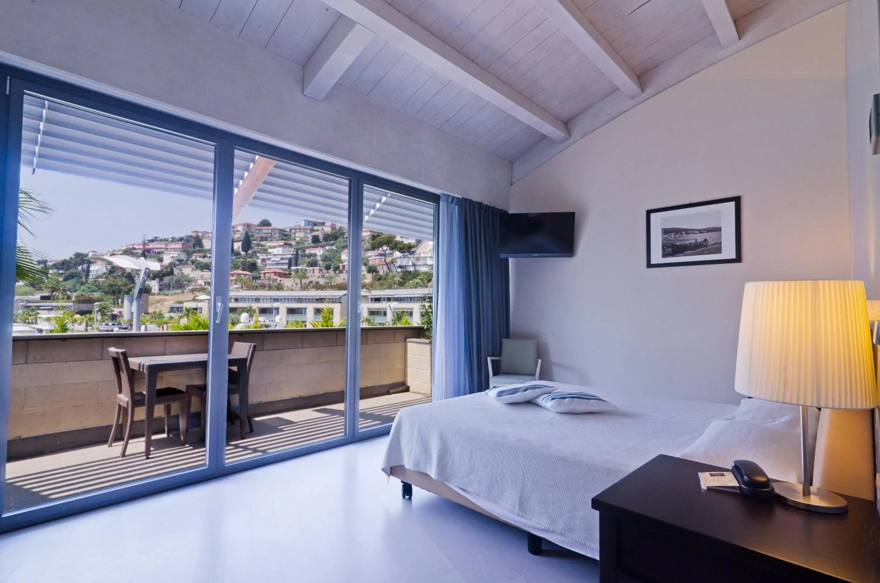 Bed in Hotel Riviera dei Fiori