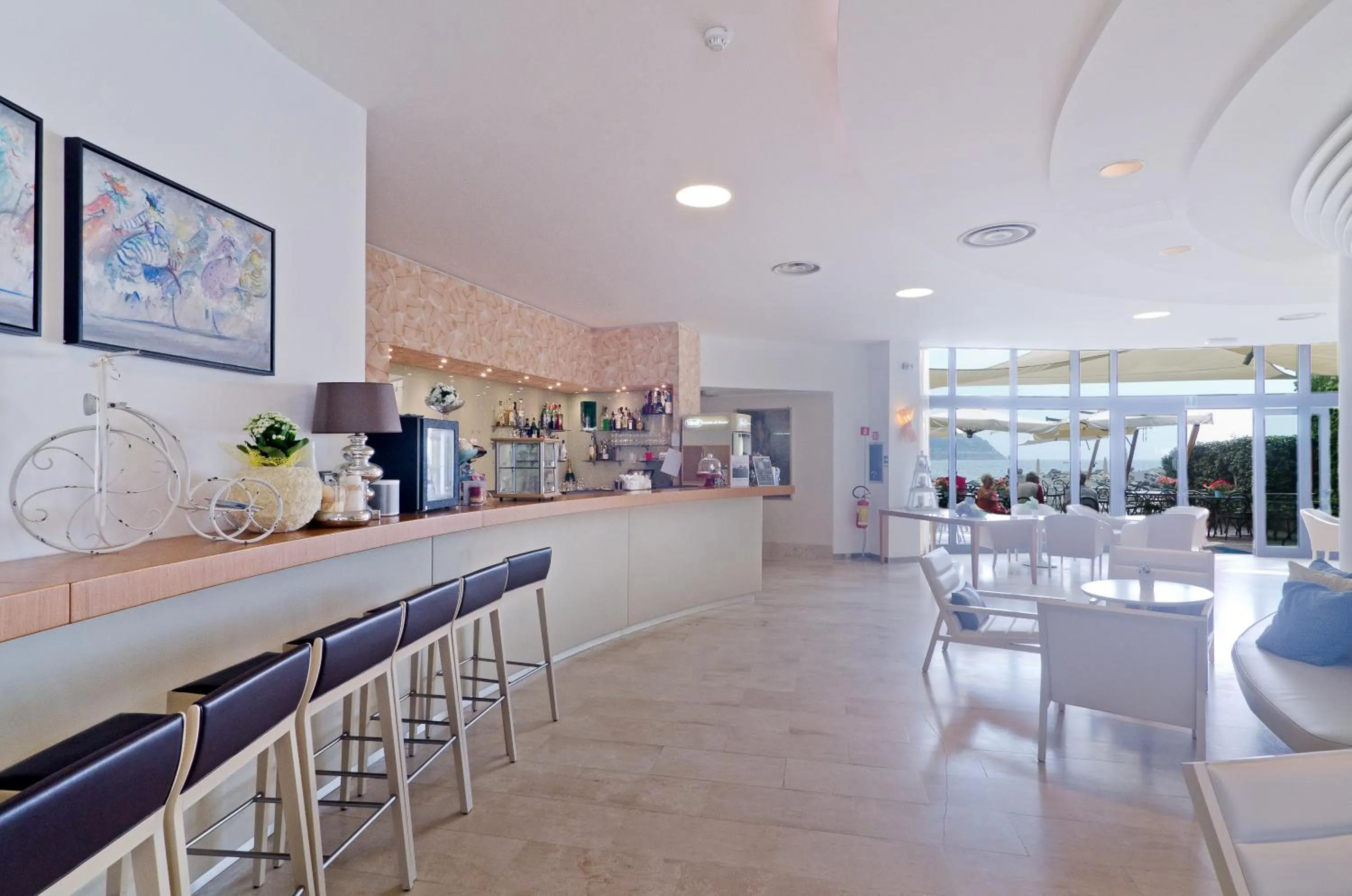 Lounge or bar in Hotel Riviera dei Fiori