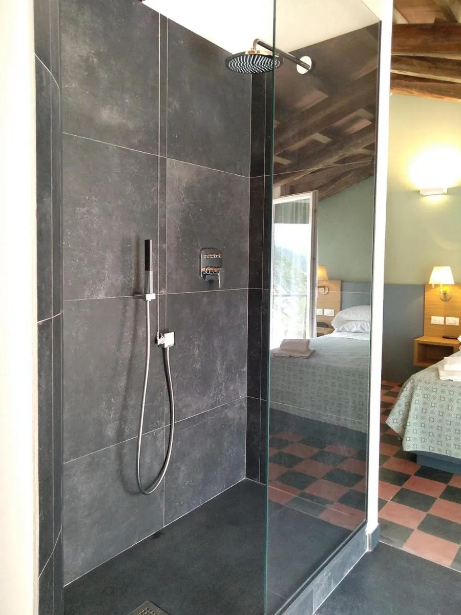 Shower in Hotel Gianni Franzi