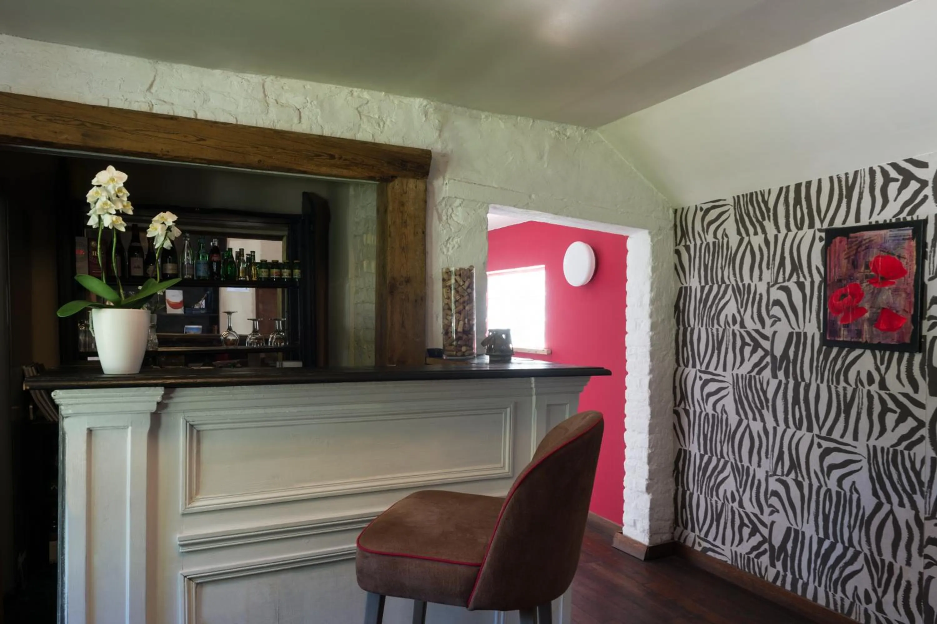 Lobby or reception in La Ferme Blanche, The Originals Relais