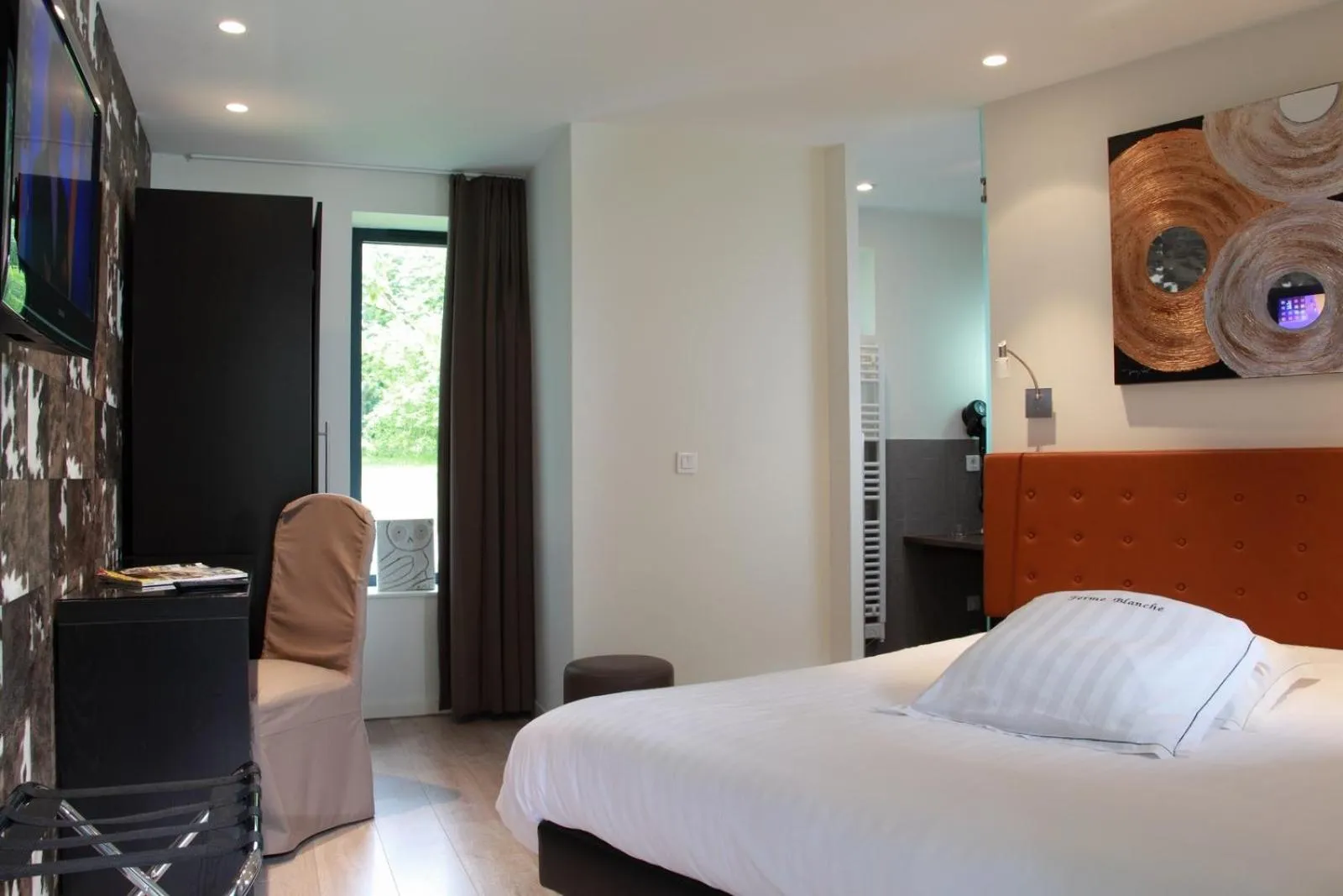 Garden view, Bed in La Ferme Blanche, The Originals Relais